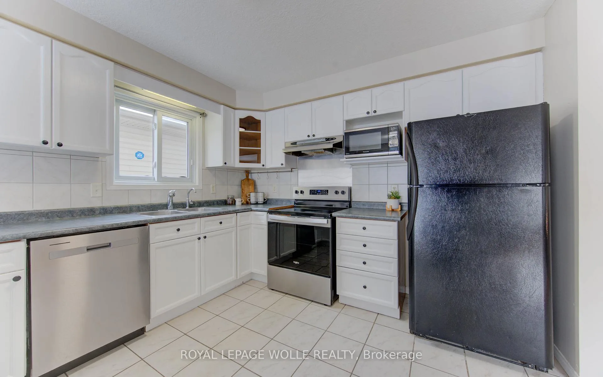 Photo 19 of 141 Mountain Laurel Crescent, Kitchener — HOMEH