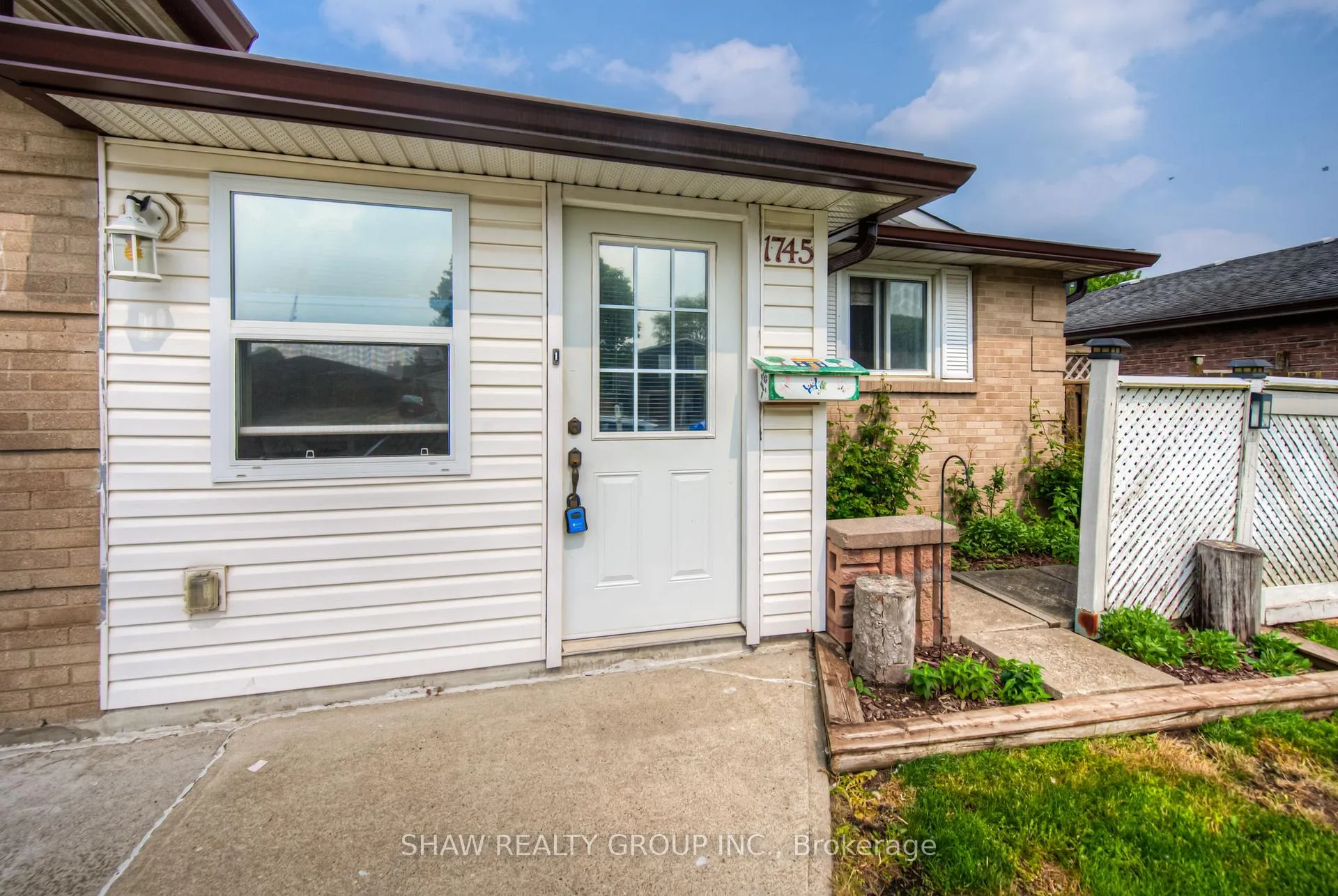 Photo 5 of 1745 Briarwood Drive, Cambridge — HOMEH