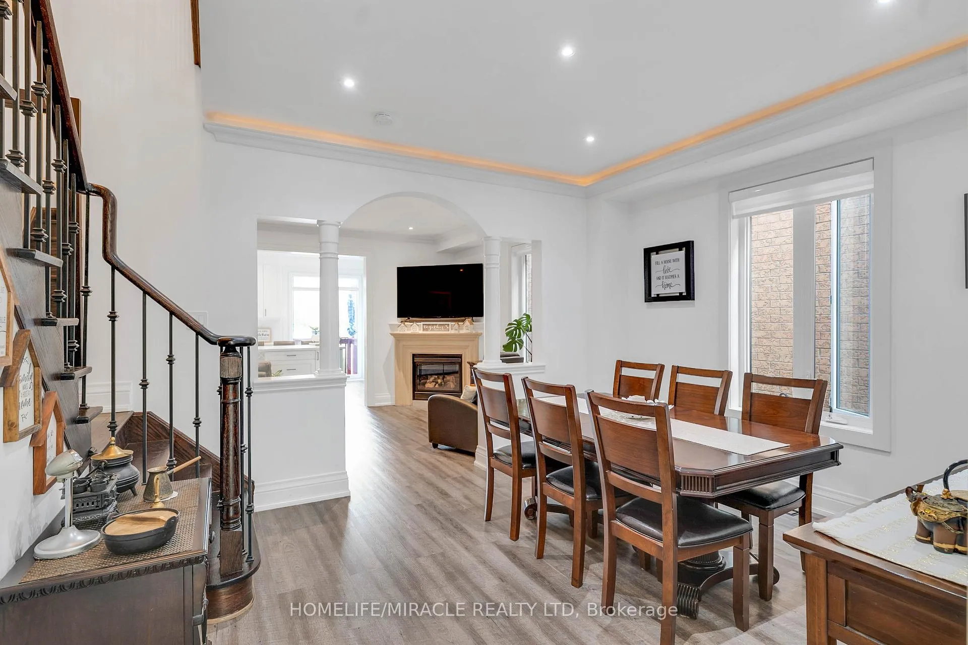 Photo 4 of 399 Lady Nadia Drive, Vaughan, Patterson — HOMEH