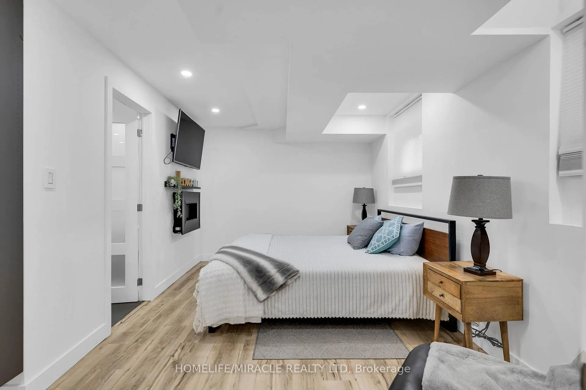 Photo 30 of 399 Lady Nadia Drive, Vaughan, Patterson — HOMEH