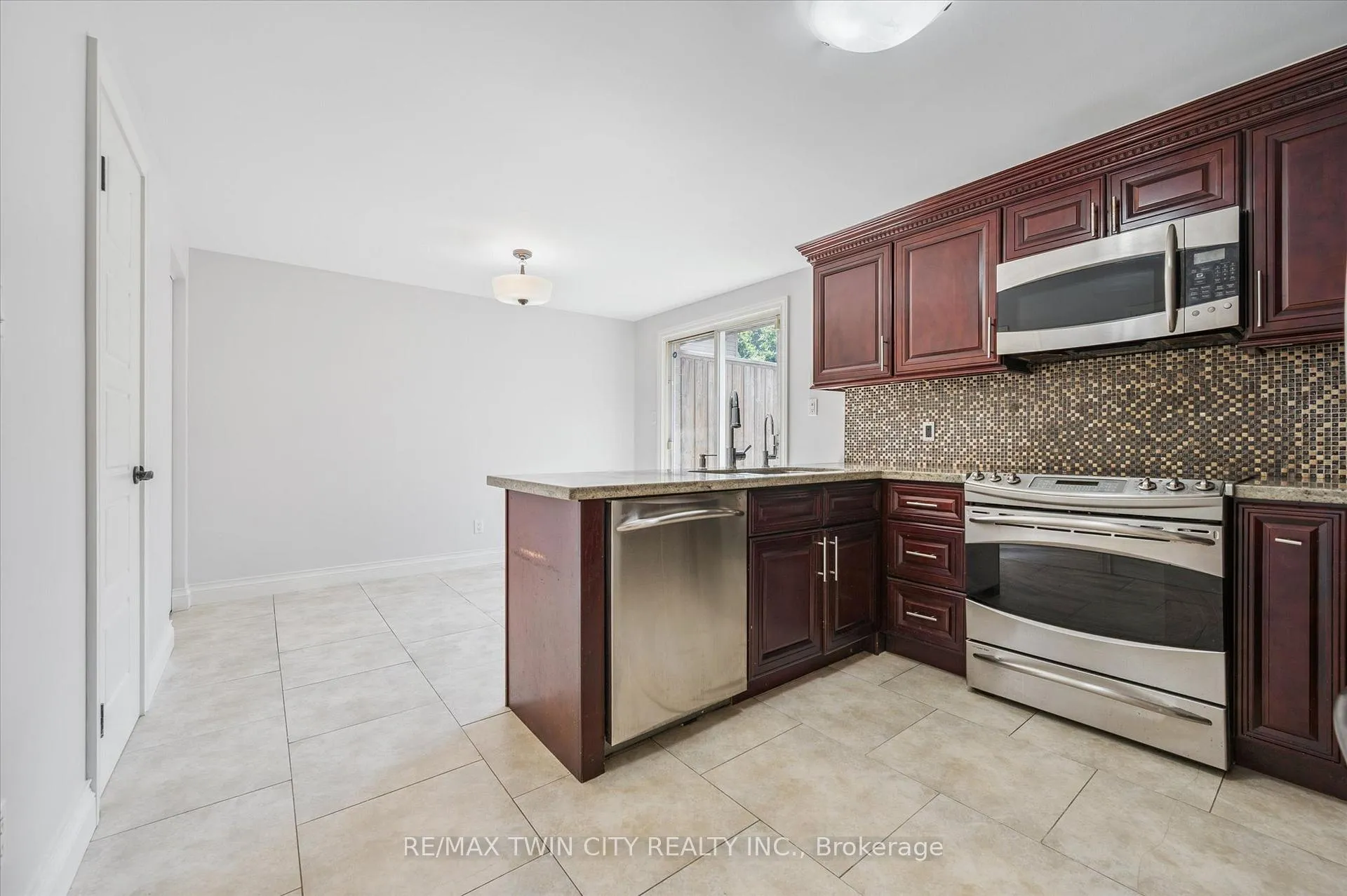 Photo 8 of 95 Covington Crescent, Kitchener — HOMEH