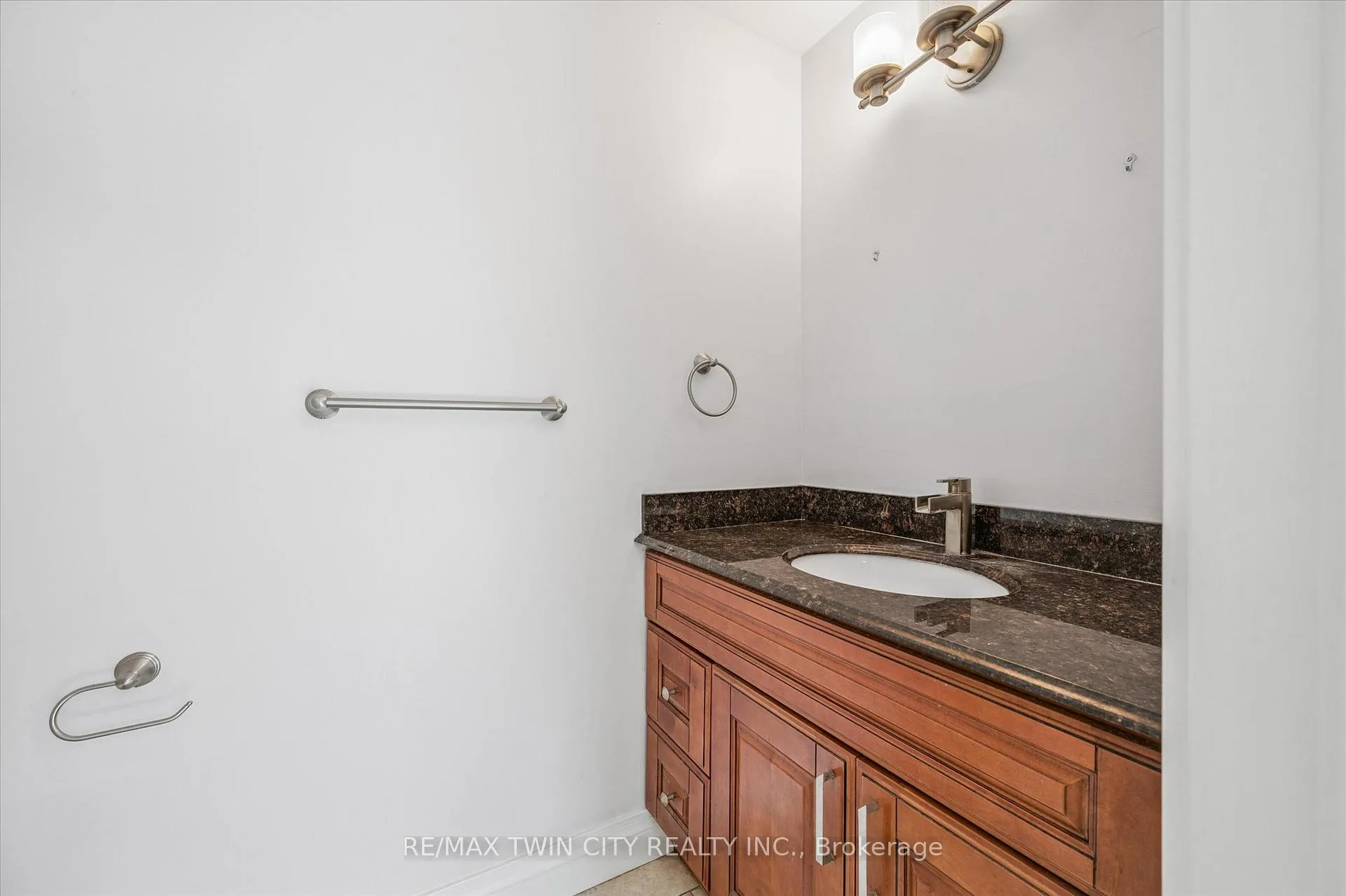 Photo 11 of 95 Covington Crescent, Kitchener — HOMEH
