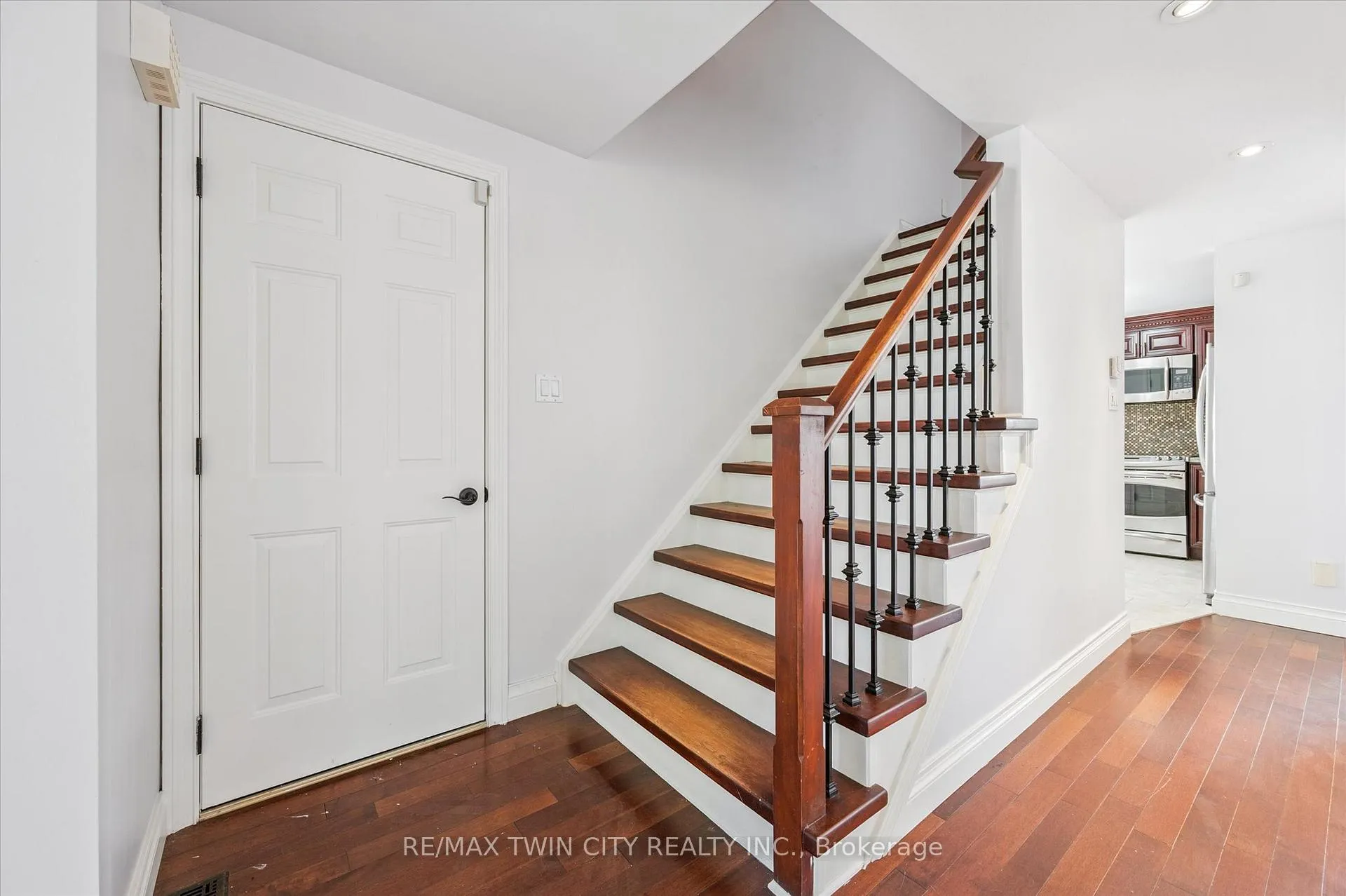 Photo 12 of 95 Covington Crescent, Kitchener — HOMEH