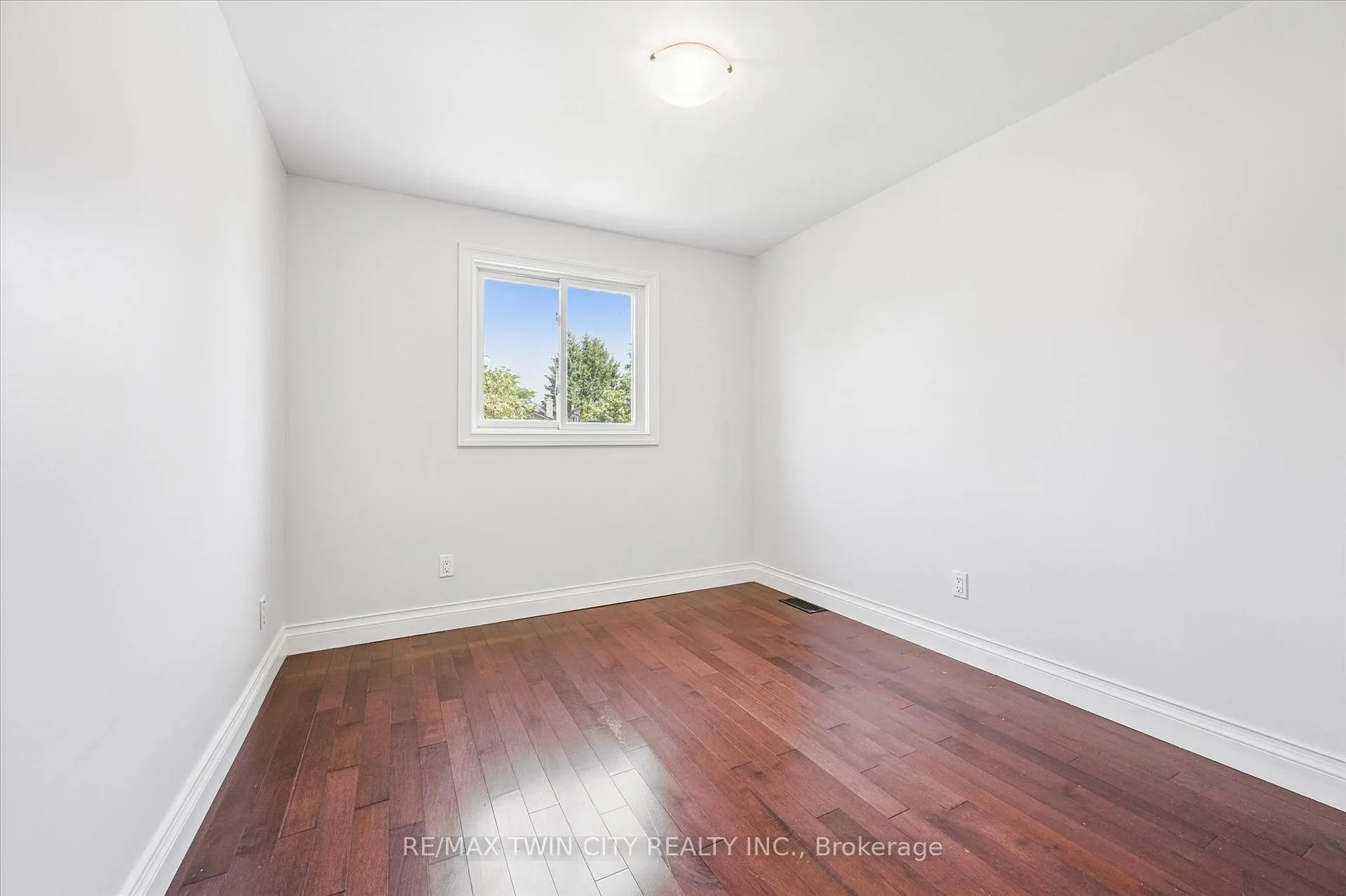 Photo 17 of 95 Covington Crescent, Kitchener — HOMEH