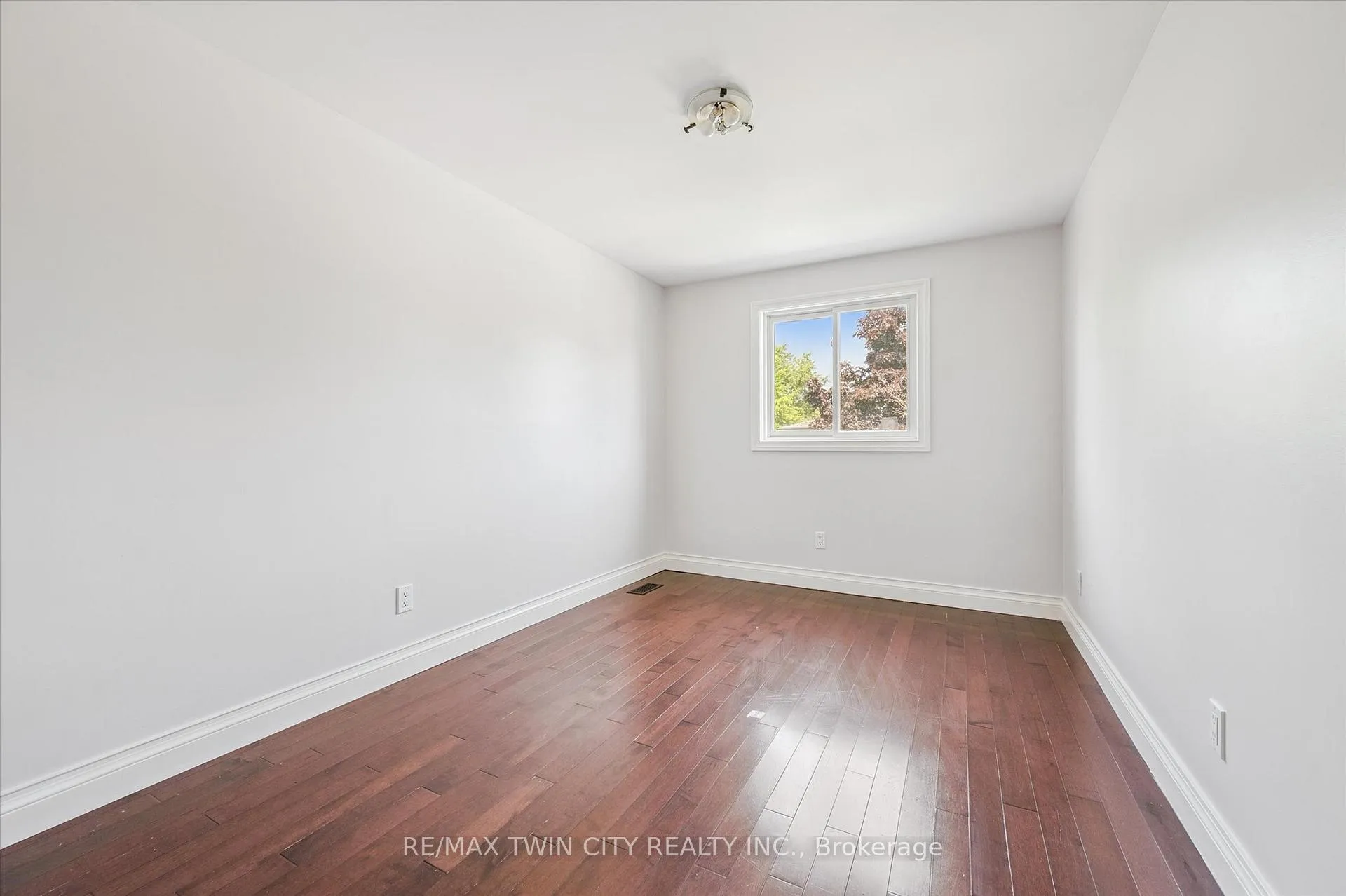 Photo 19 of 95 Covington Crescent, Kitchener — HOMEH