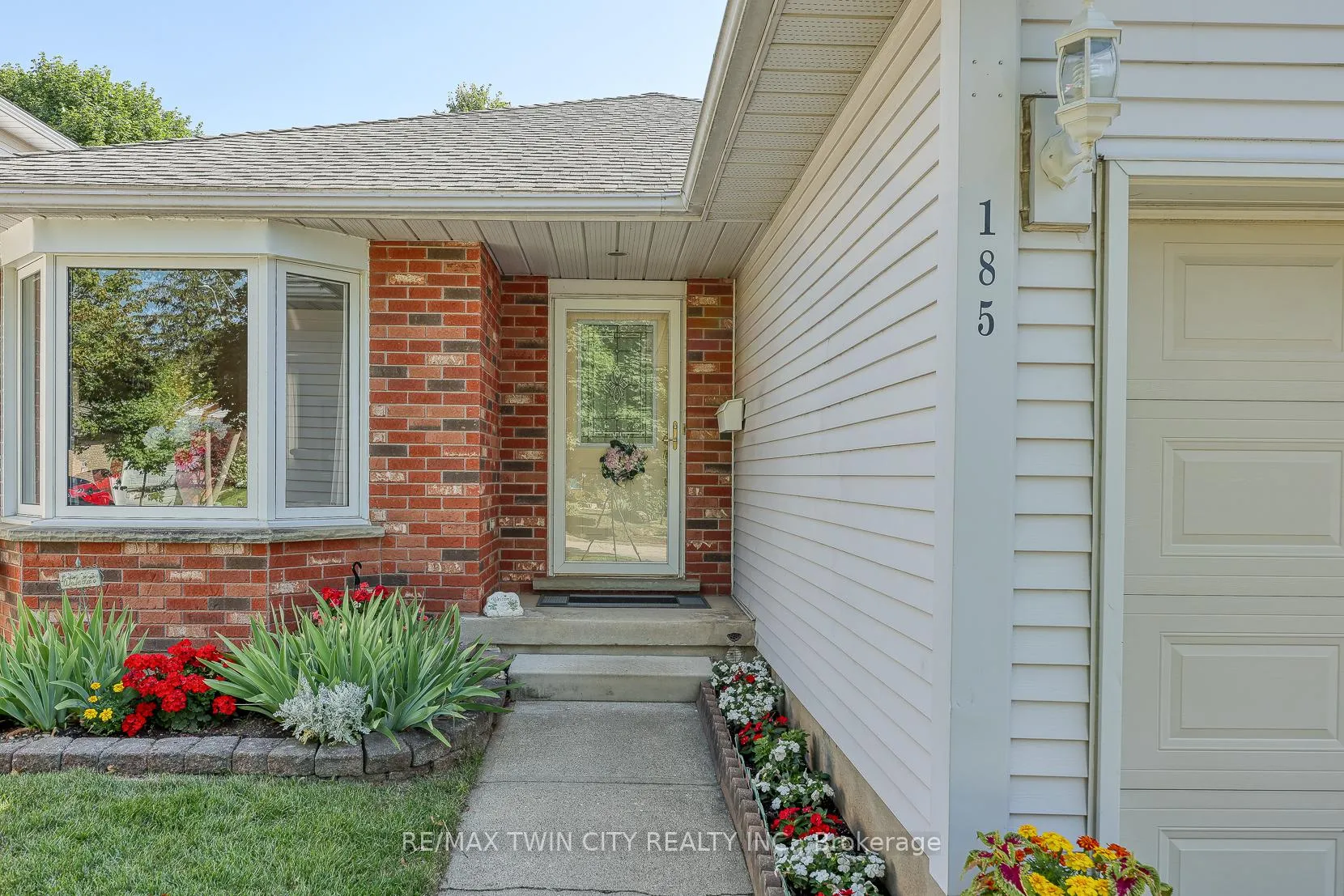 Photo 3 of 185 Dartmoor Crescent, Waterloo — HOMEH