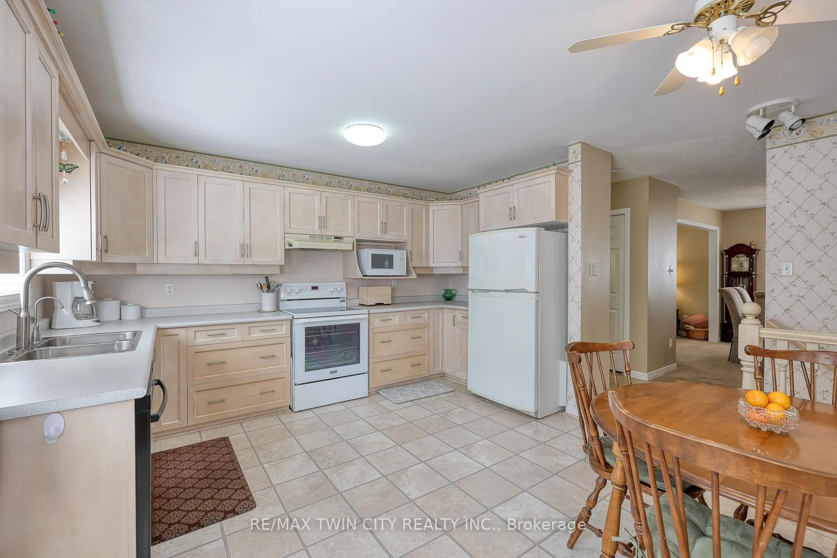 Photo 11 of 185 Dartmoor Crescent, Waterloo — HOMEH