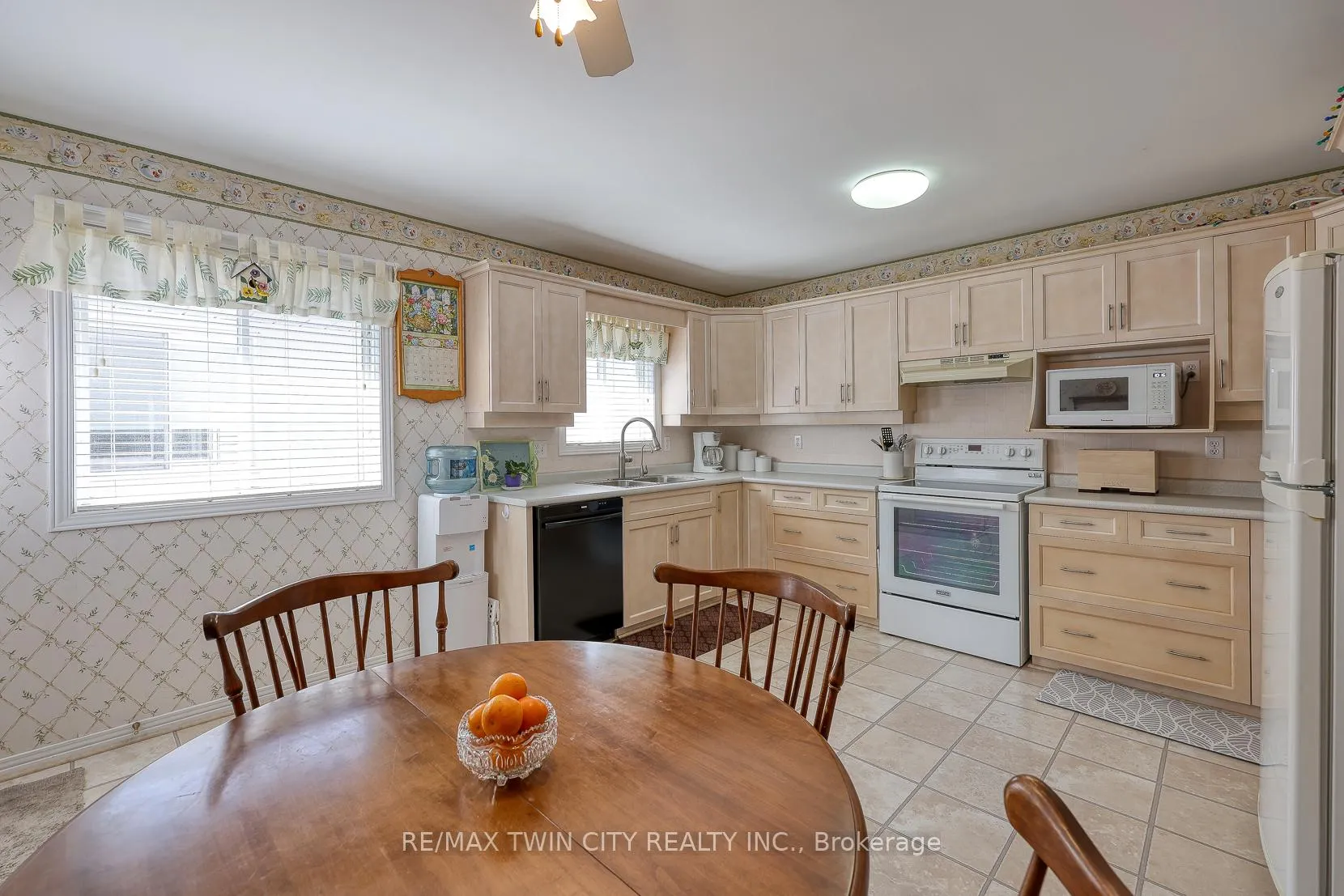 Photo 12 of 185 Dartmoor Crescent, Waterloo — HOMEH