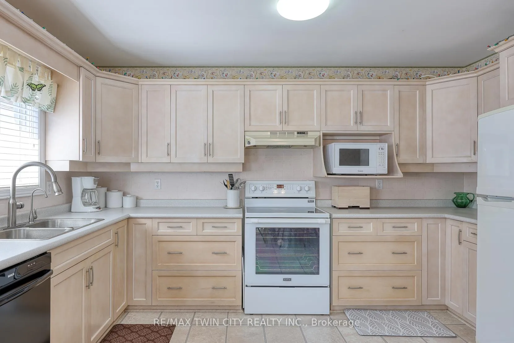 Photo 13 of 185 Dartmoor Crescent, Waterloo — HOMEH
