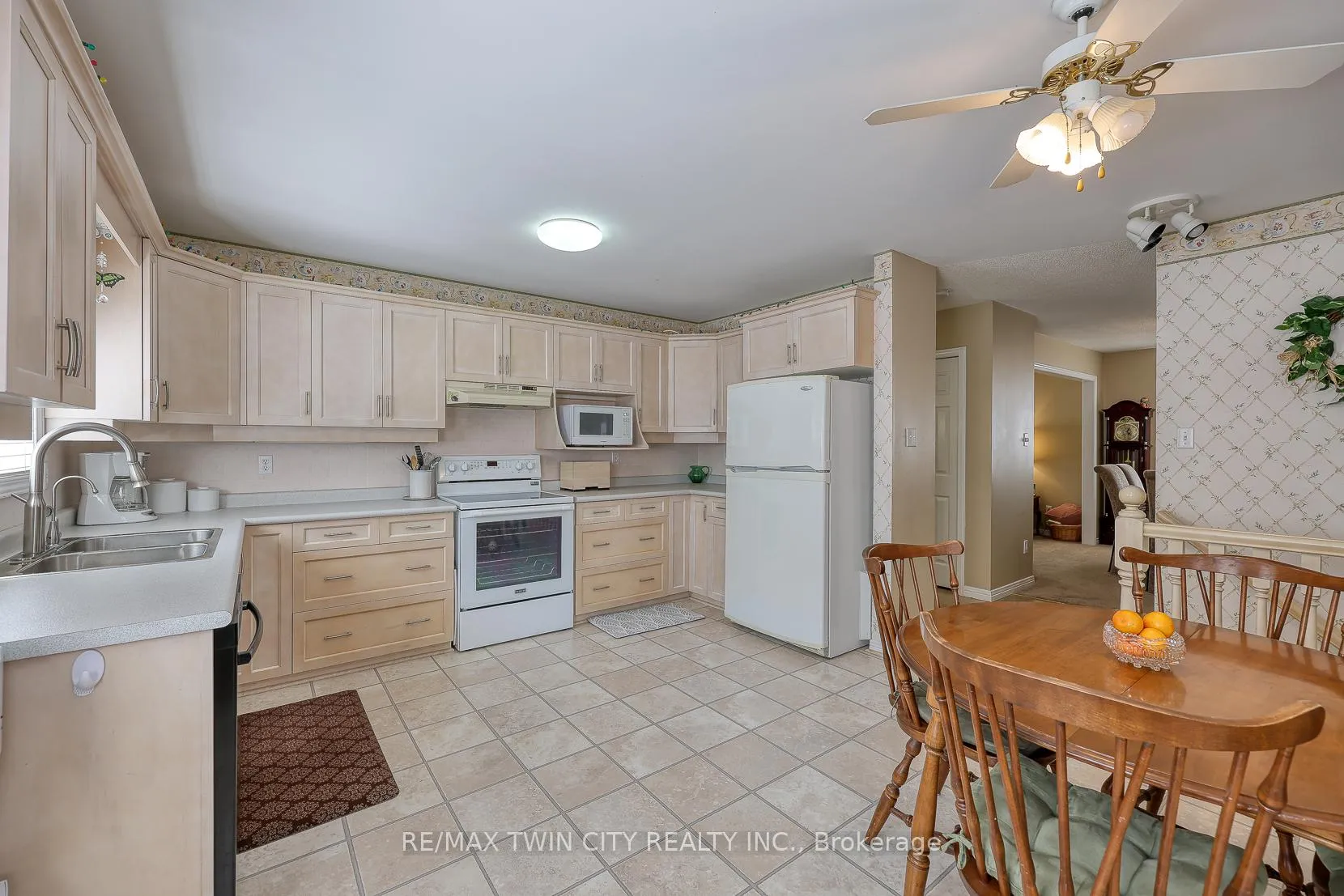 Photo 15 of 185 Dartmoor Crescent, Waterloo — HOMEH