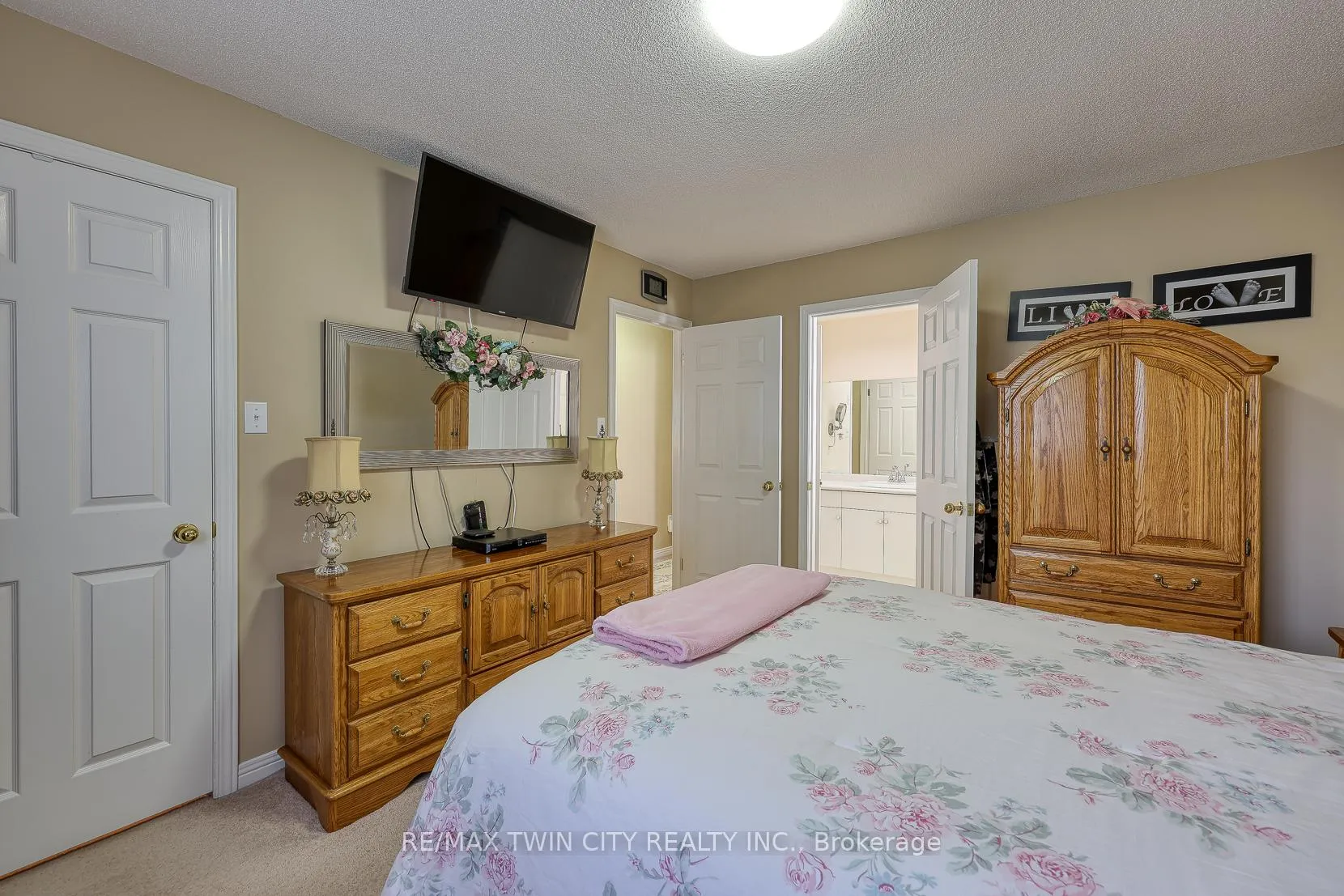 Photo 19 of 185 Dartmoor Crescent, Waterloo — HOMEH