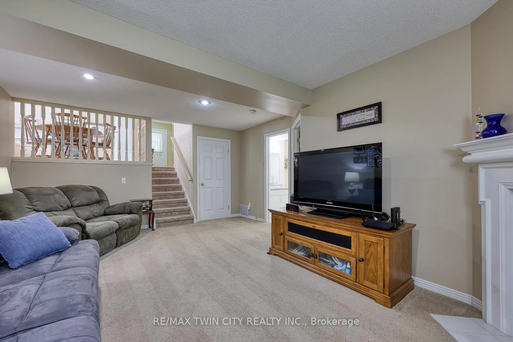 Photo 24 of 185 Dartmoor Crescent, Waterloo — HOMEH