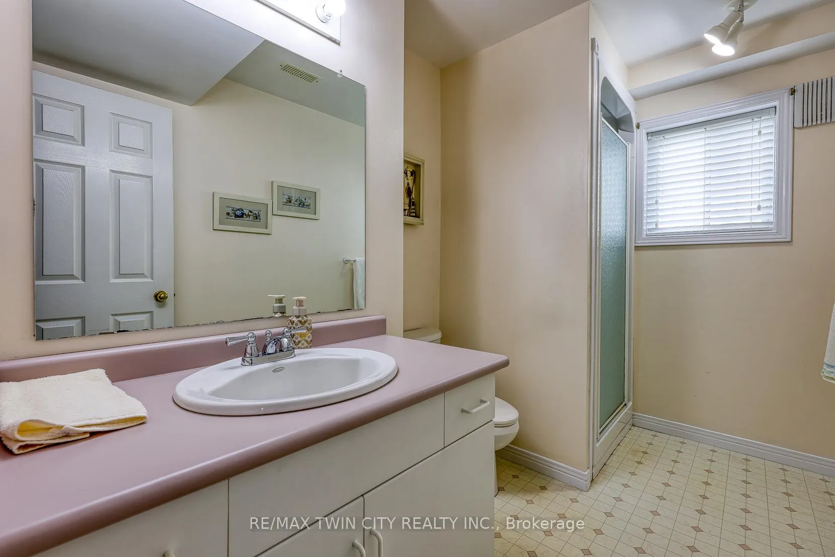 Photo 27 of 185 Dartmoor Crescent, Waterloo — HOMEH