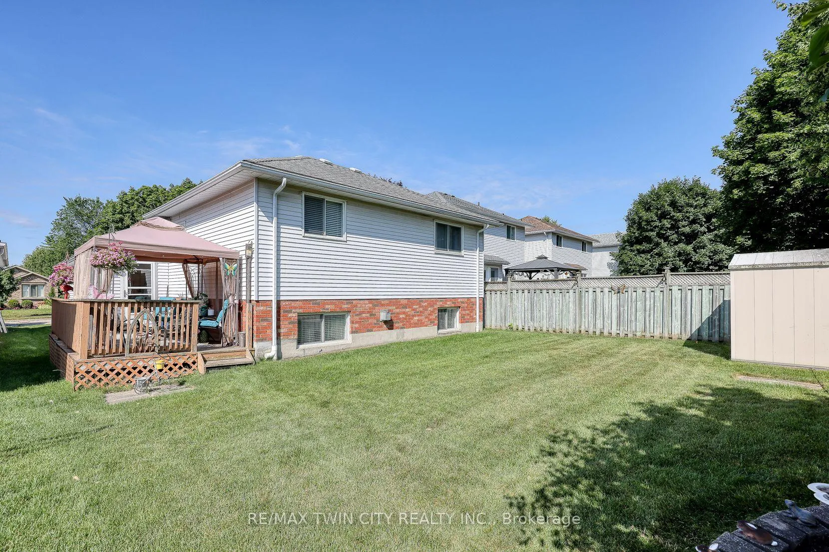 Photo 30 of 185 Dartmoor Crescent, Waterloo — HOMEH