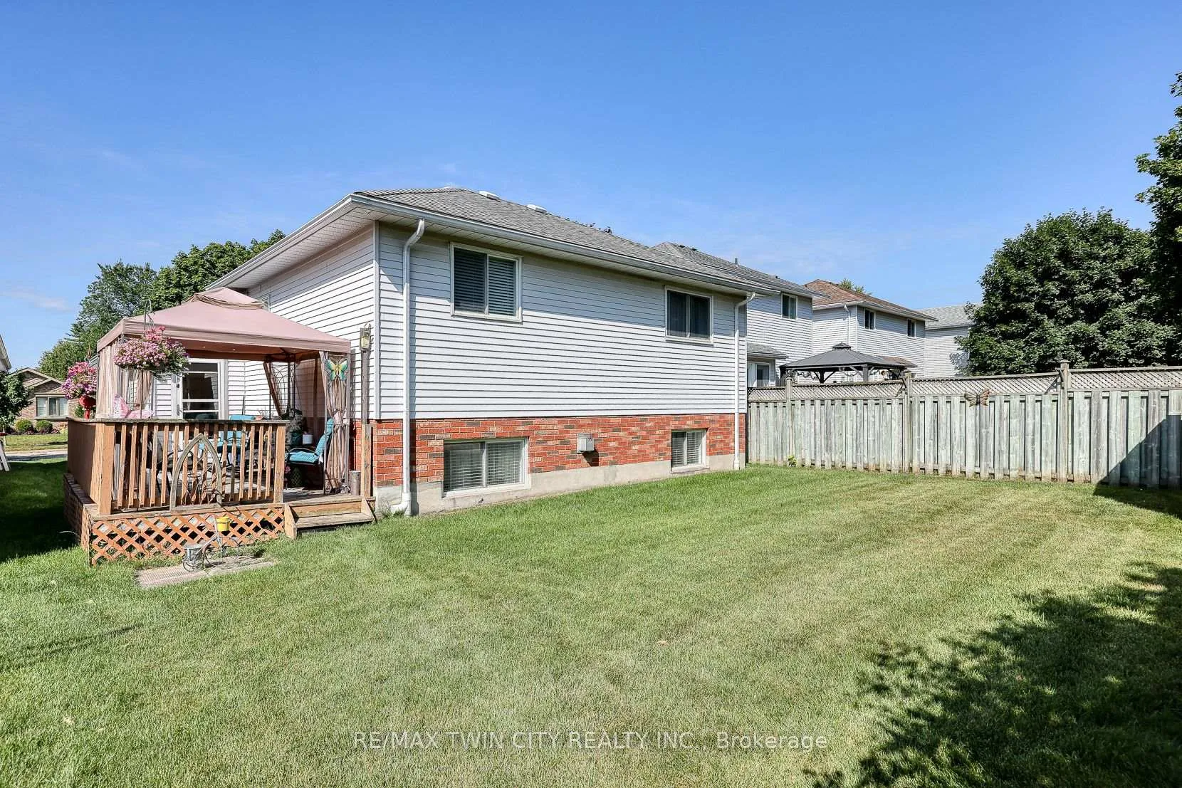 Photo 33 of 185 Dartmoor Crescent, Waterloo — HOMEH