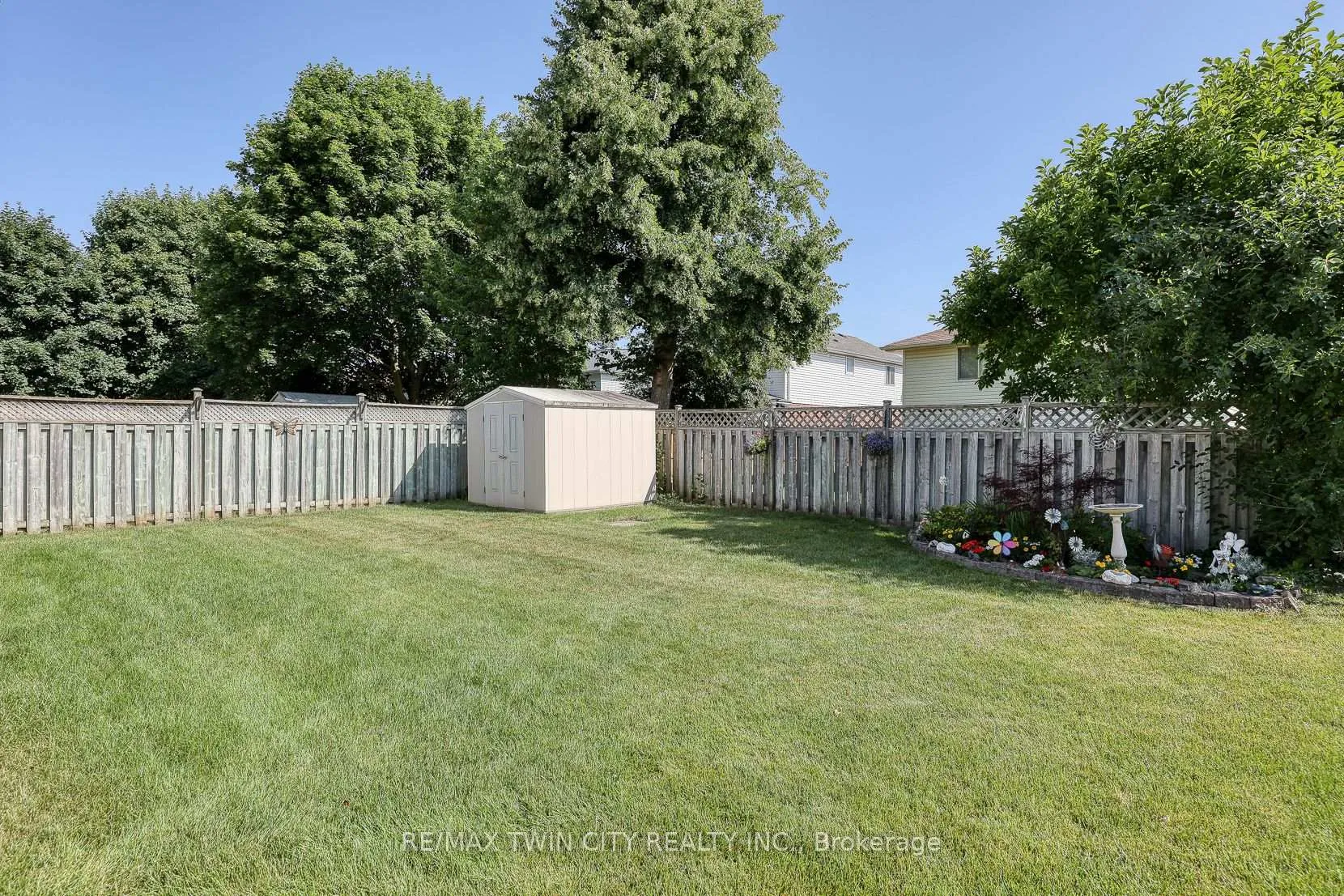 Photo 34 of 185 Dartmoor Crescent, Waterloo — HOMEH