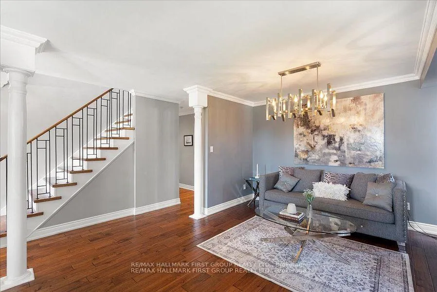 Photo 8 of 536 Woodmount Crescent, Oshawa, Samac — HOMEH