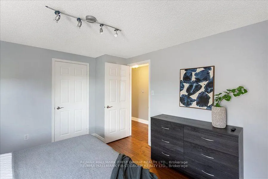 Photo 37 of 536 Woodmount Crescent, Oshawa, Samac — HOMEH