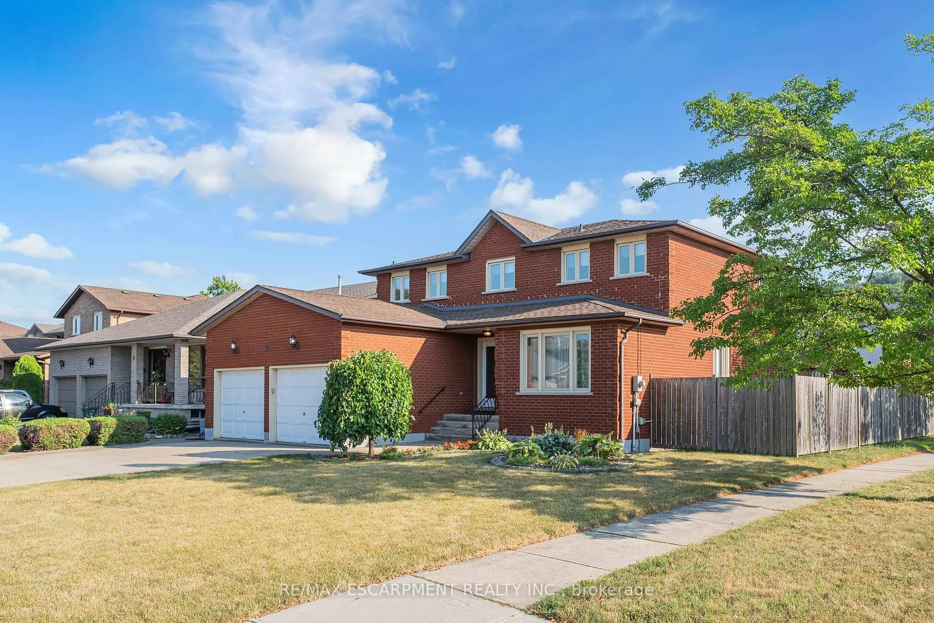 Photo 2 of 2 Vinehill Drive, Hamilton, Stoney Creek — HOMEH