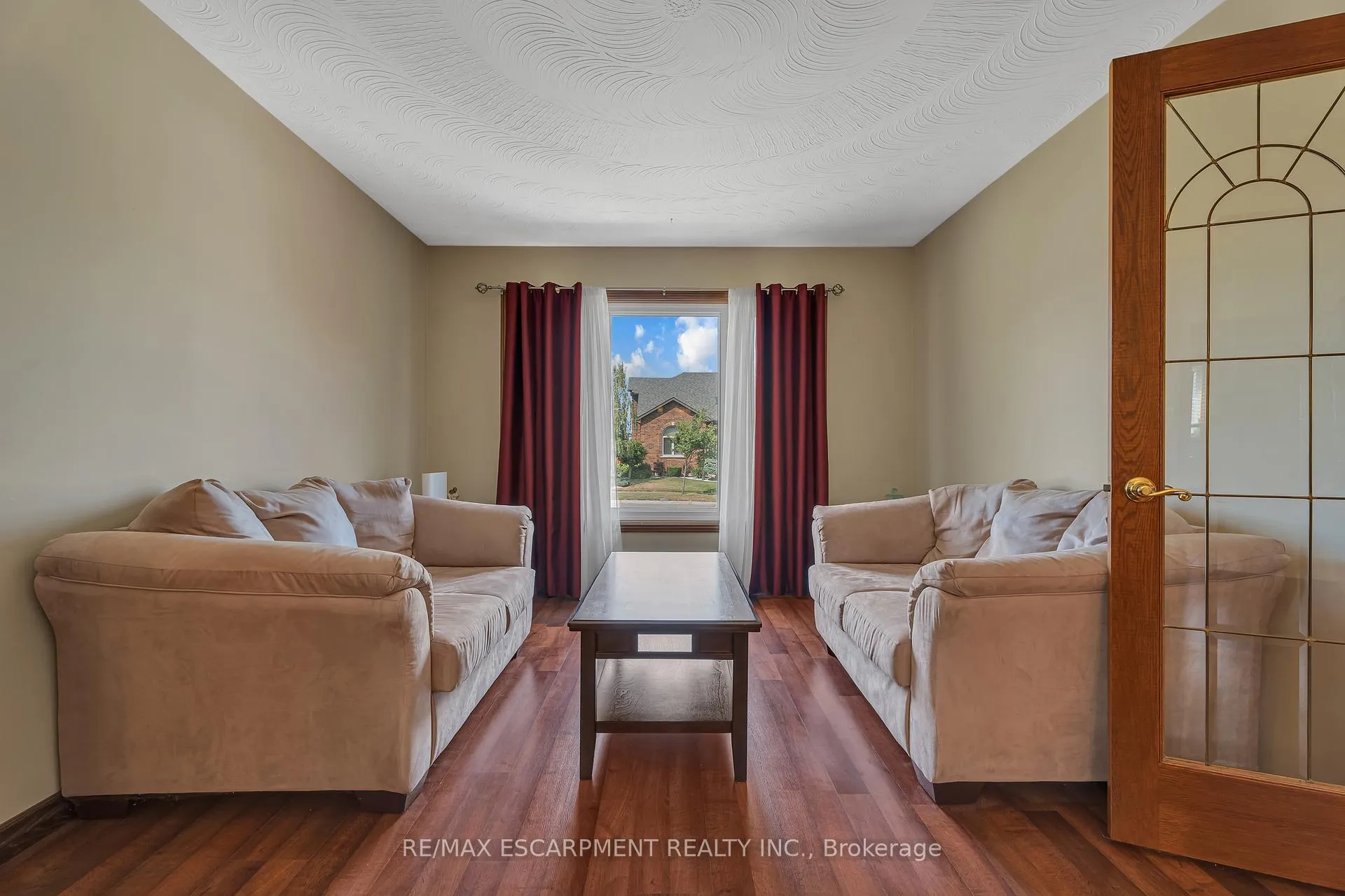 Photo 5 of 2 Vinehill Drive, Hamilton, Stoney Creek — HOMEH