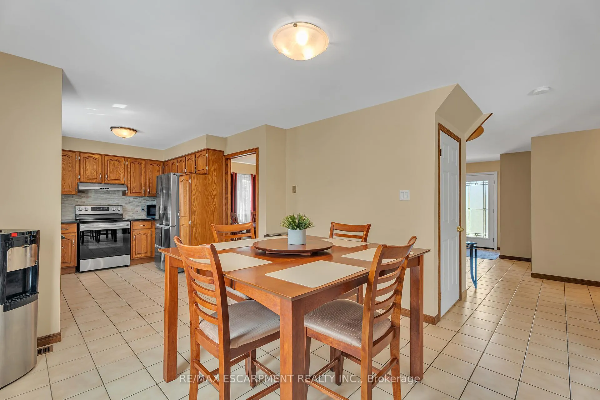 Photo 12 of 2 Vinehill Drive, Hamilton, Stoney Creek — HOMEH