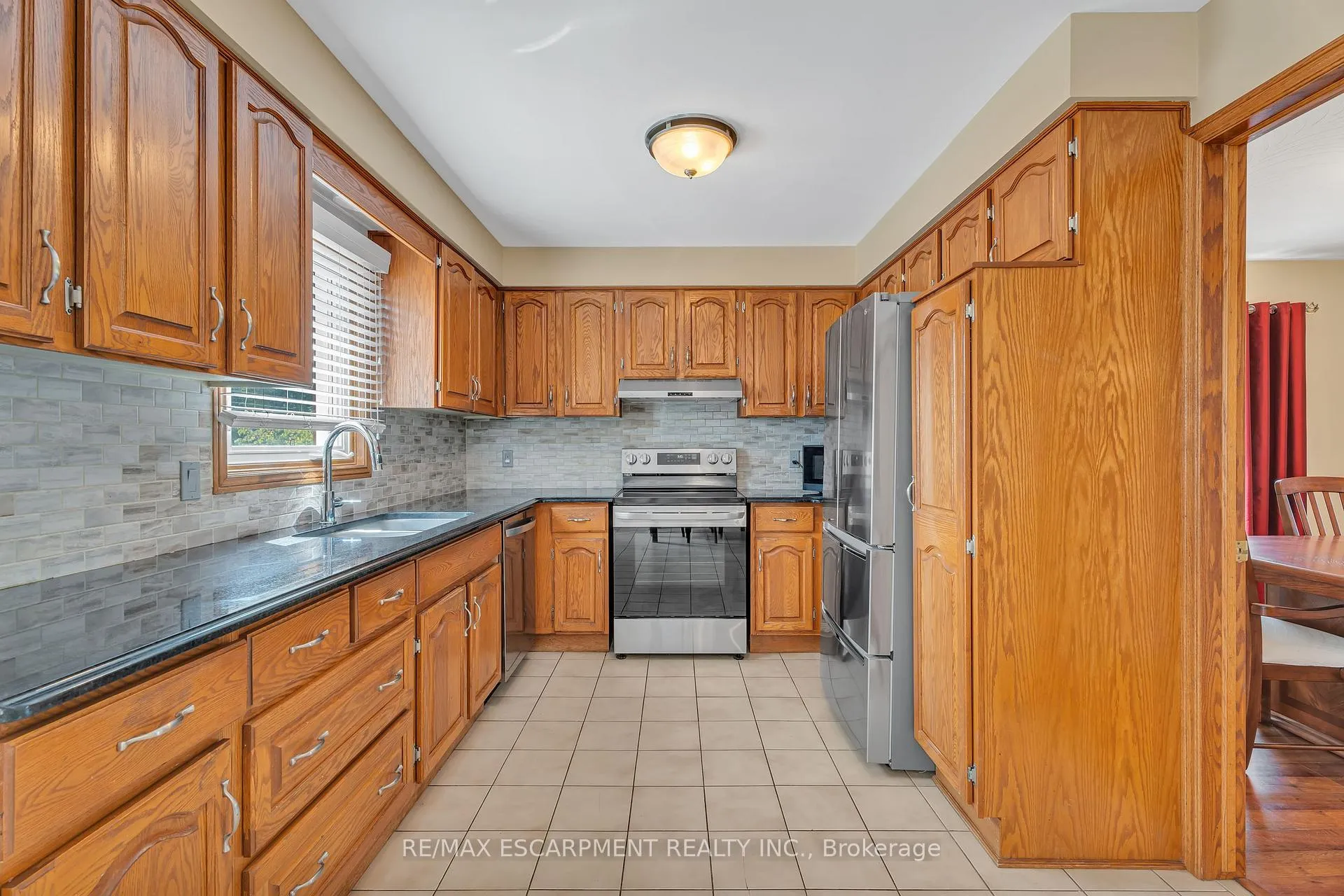 Photo 13 of 2 Vinehill Drive, Hamilton, Stoney Creek — HOMEH