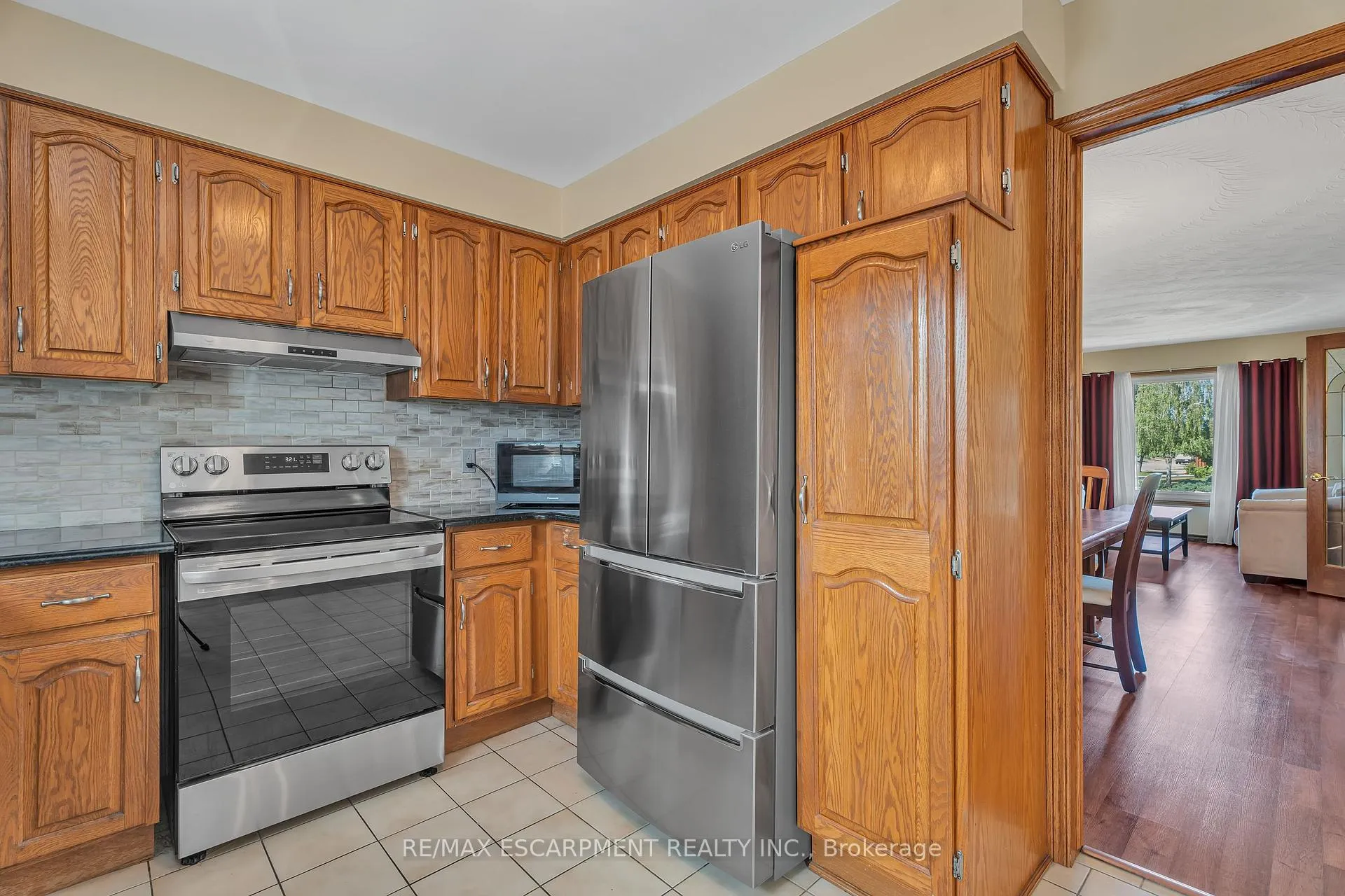 Photo 15 of 2 Vinehill Drive, Hamilton, Stoney Creek — HOMEH