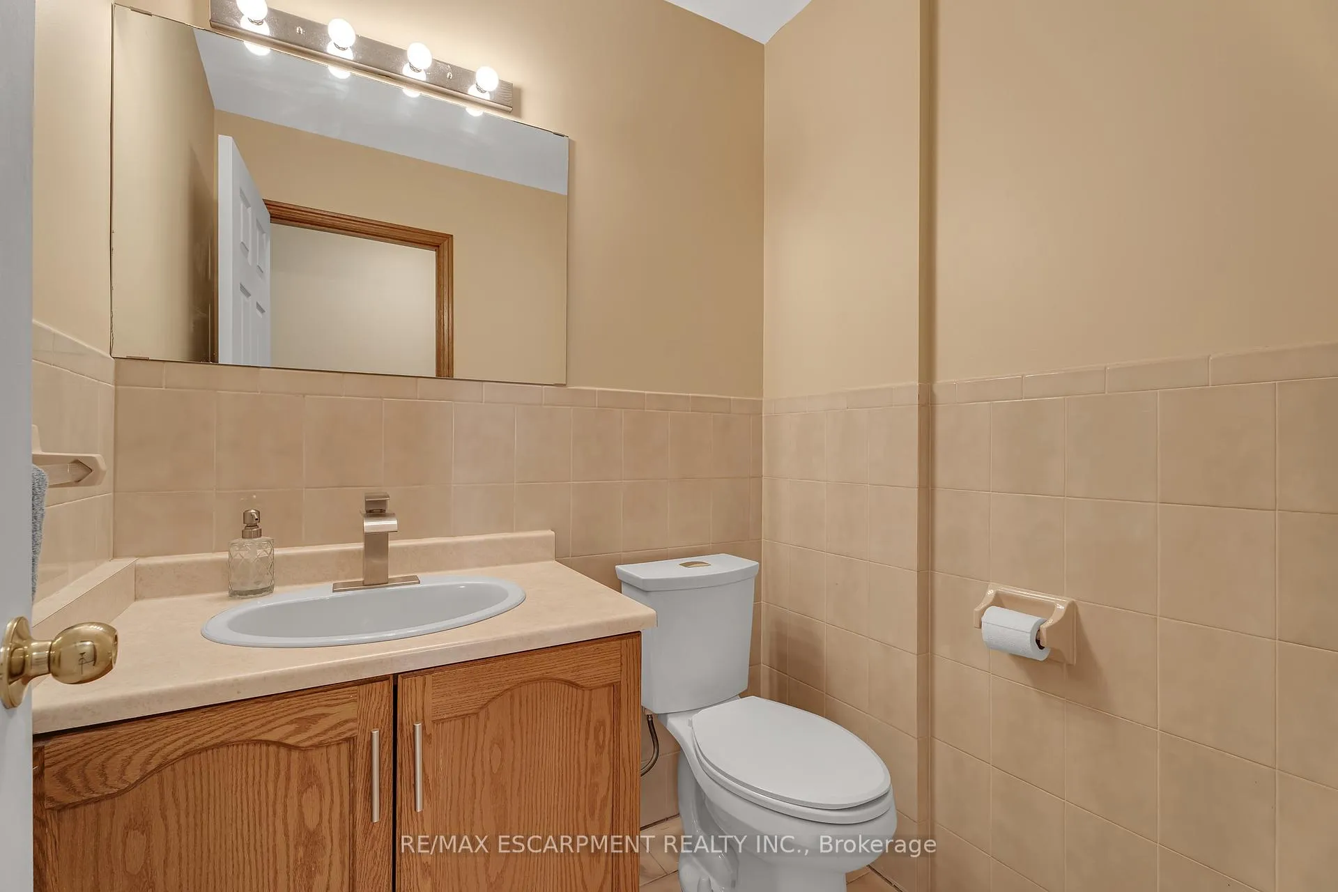 Photo 16 of 2 Vinehill Drive, Hamilton, Stoney Creek — HOMEH