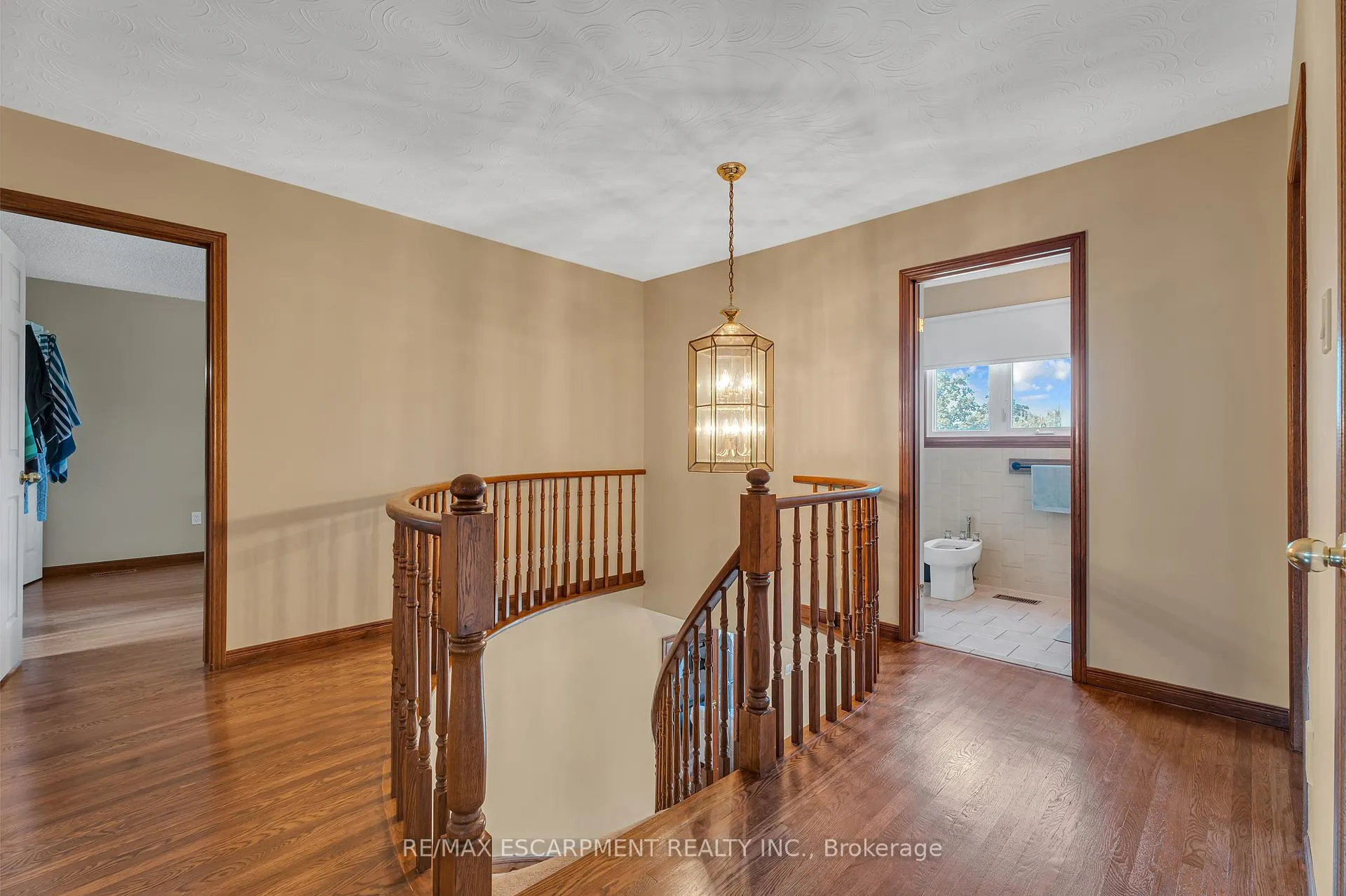 Photo 18 of 2 Vinehill Drive, Hamilton, Stoney Creek — HOMEH