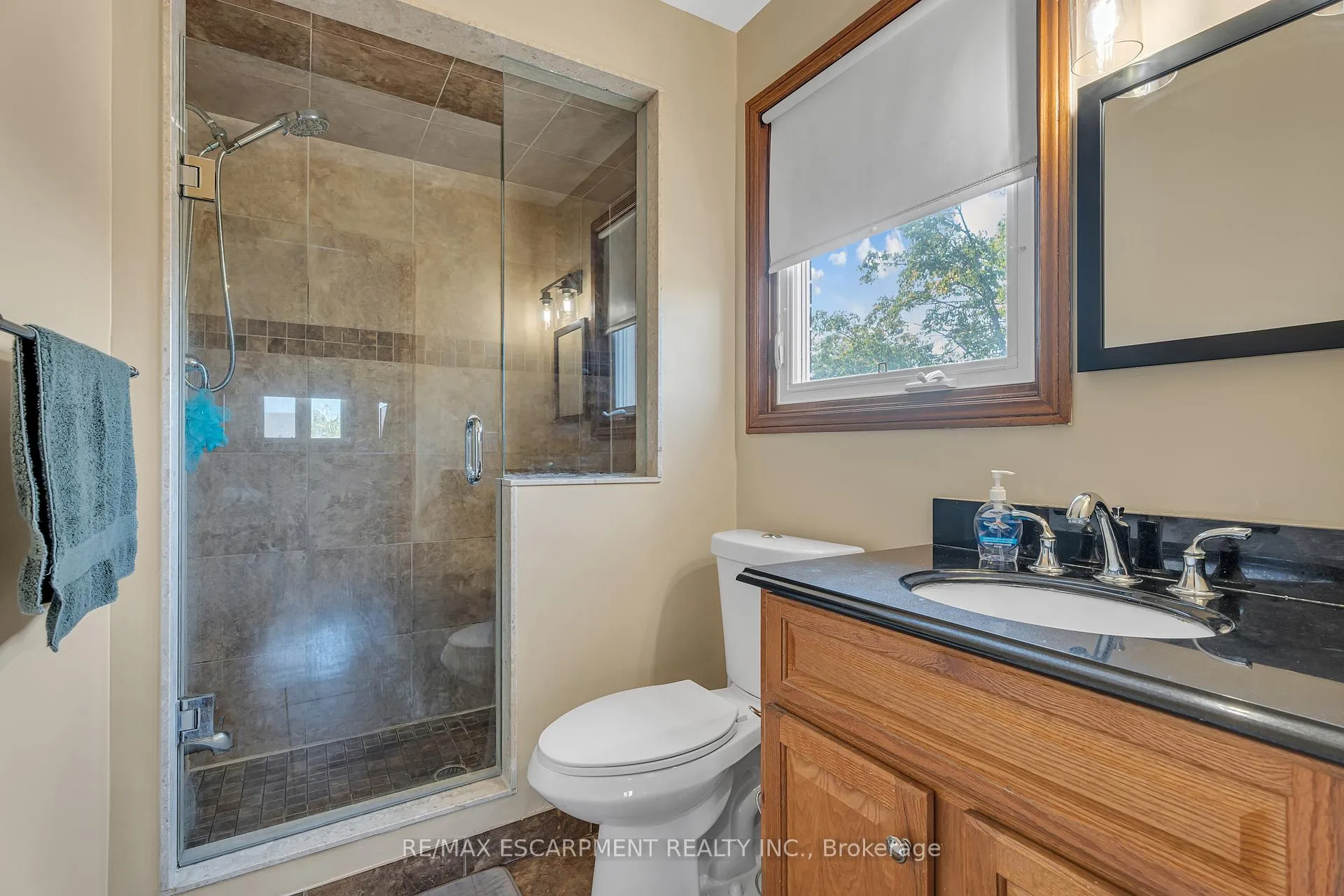 Photo 21 of 2 Vinehill Drive, Hamilton, Stoney Creek — HOMEH