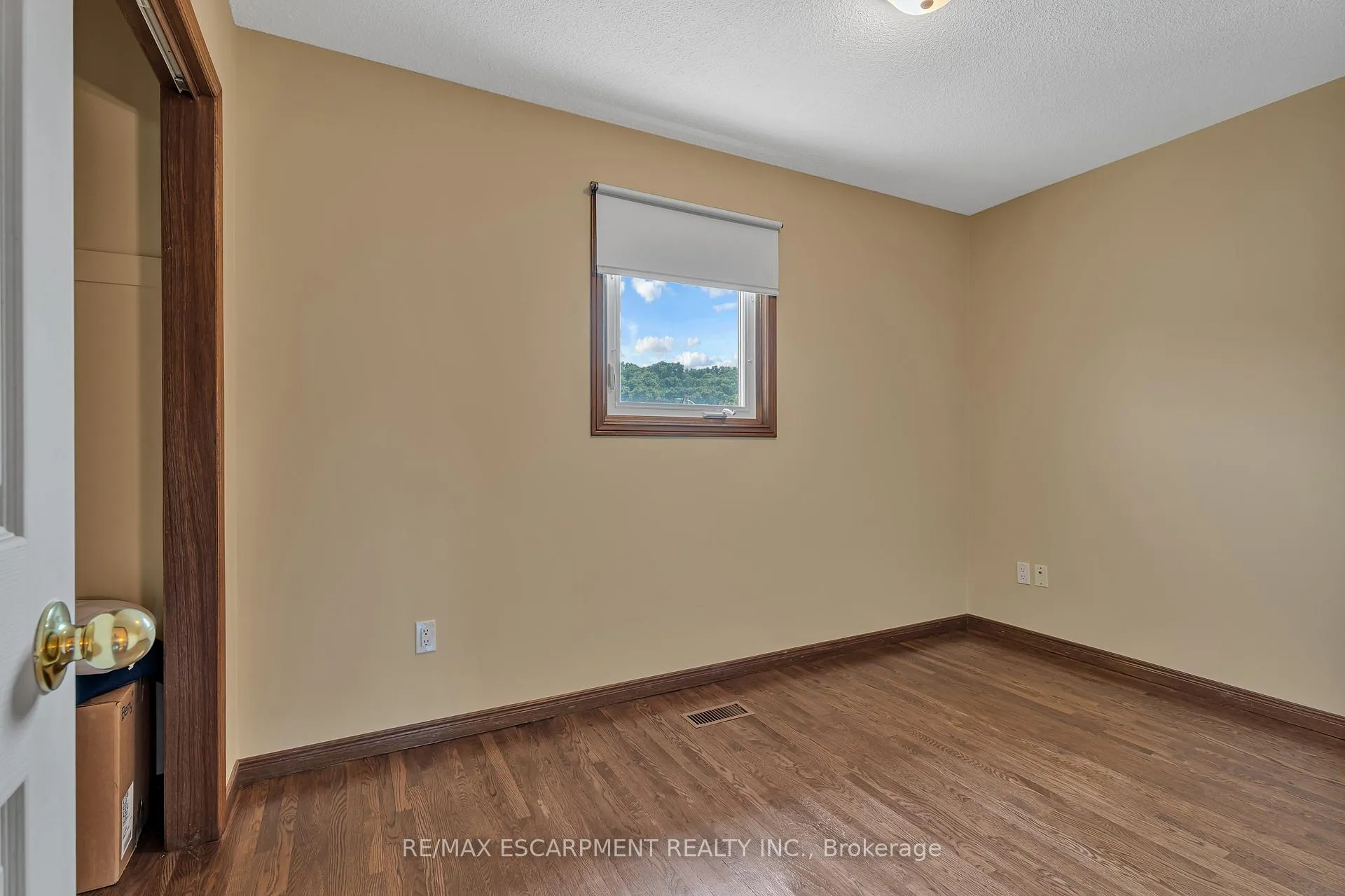 Photo 22 of 2 Vinehill Drive, Hamilton, Stoney Creek — HOMEH