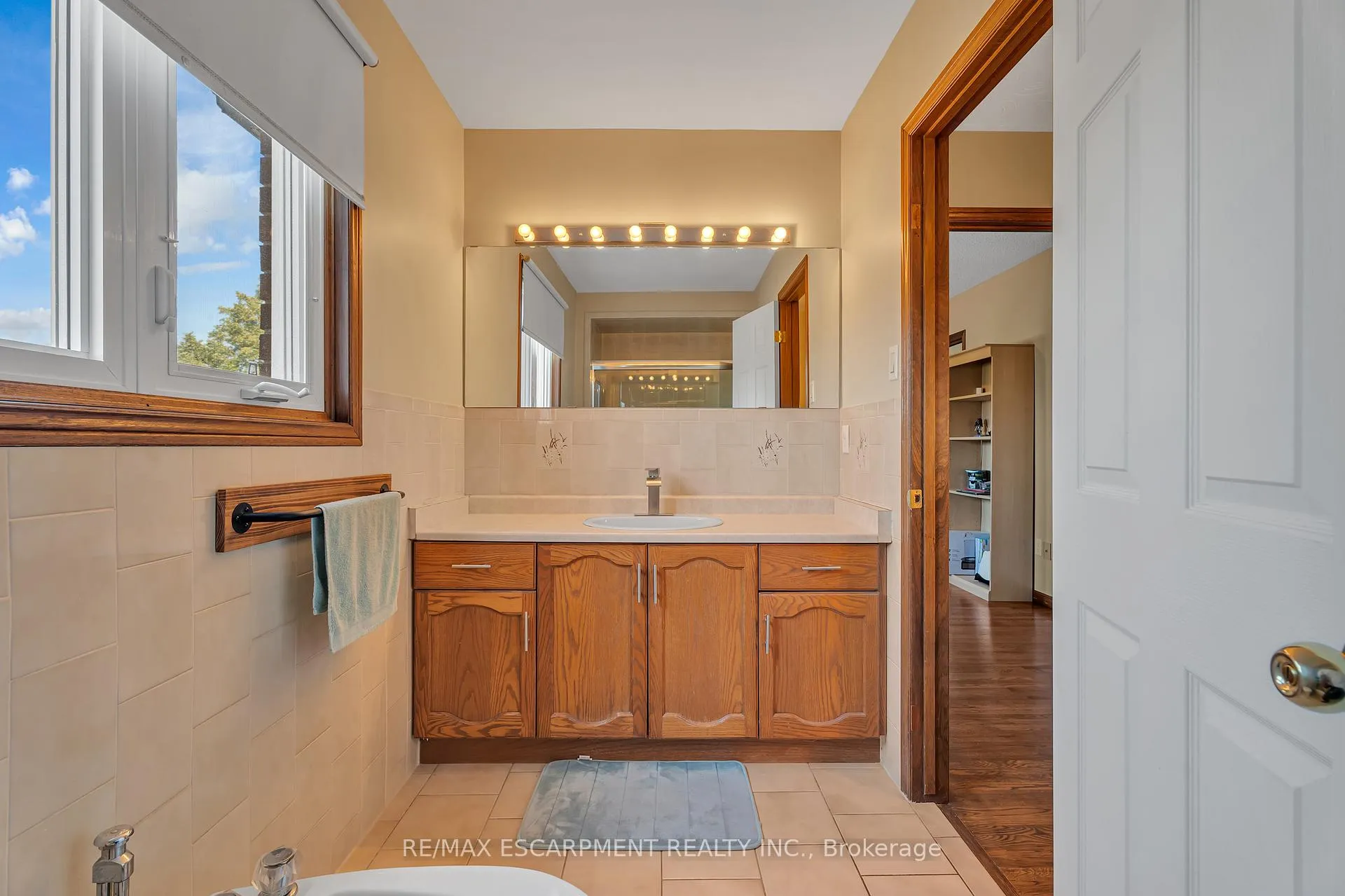 Photo 26 of 2 Vinehill Drive, Hamilton, Stoney Creek — HOMEH