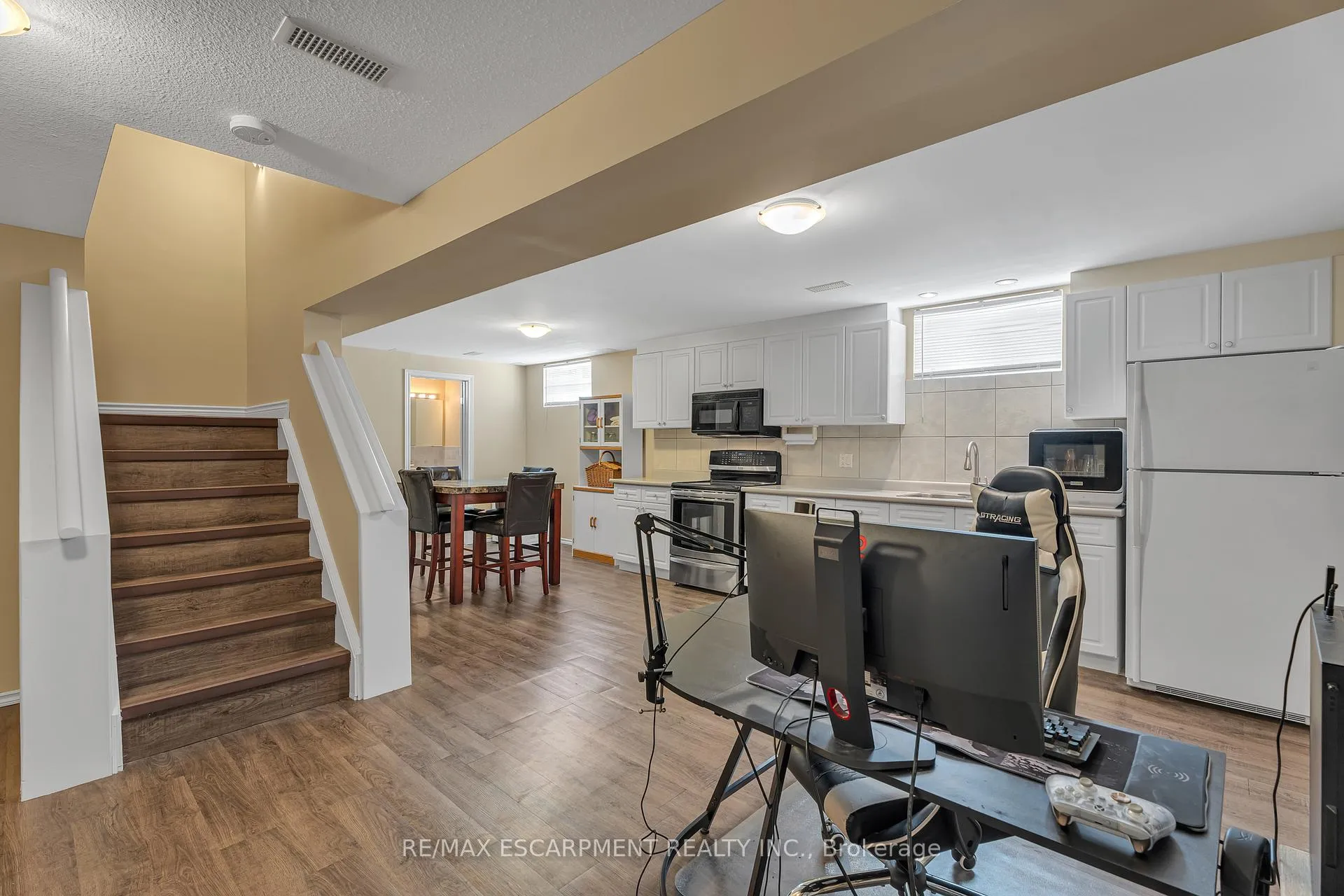 Photo 29 of 2 Vinehill Drive, Hamilton, Stoney Creek — HOMEH