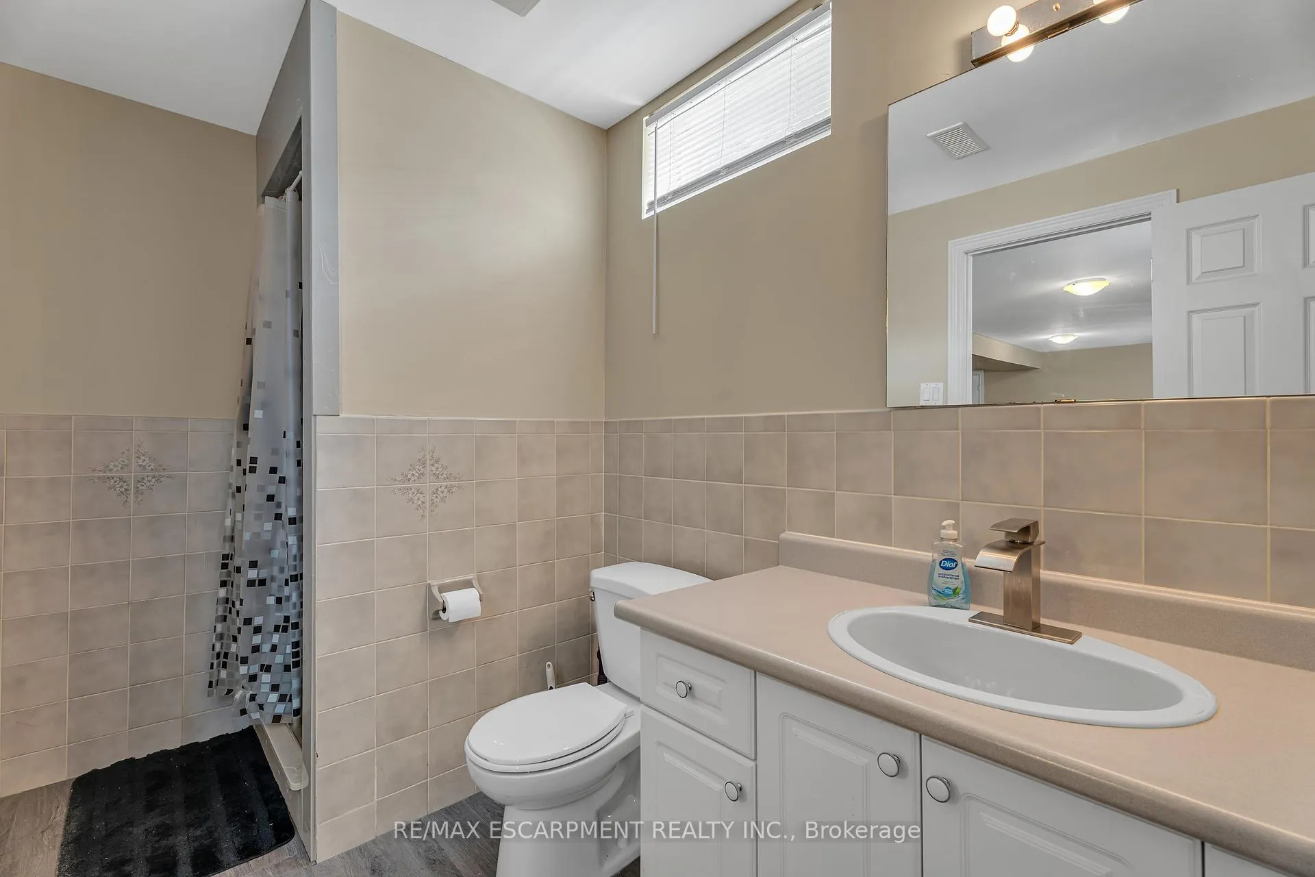 Photo 33 of 2 Vinehill Drive, Hamilton, Stoney Creek — HOMEH
