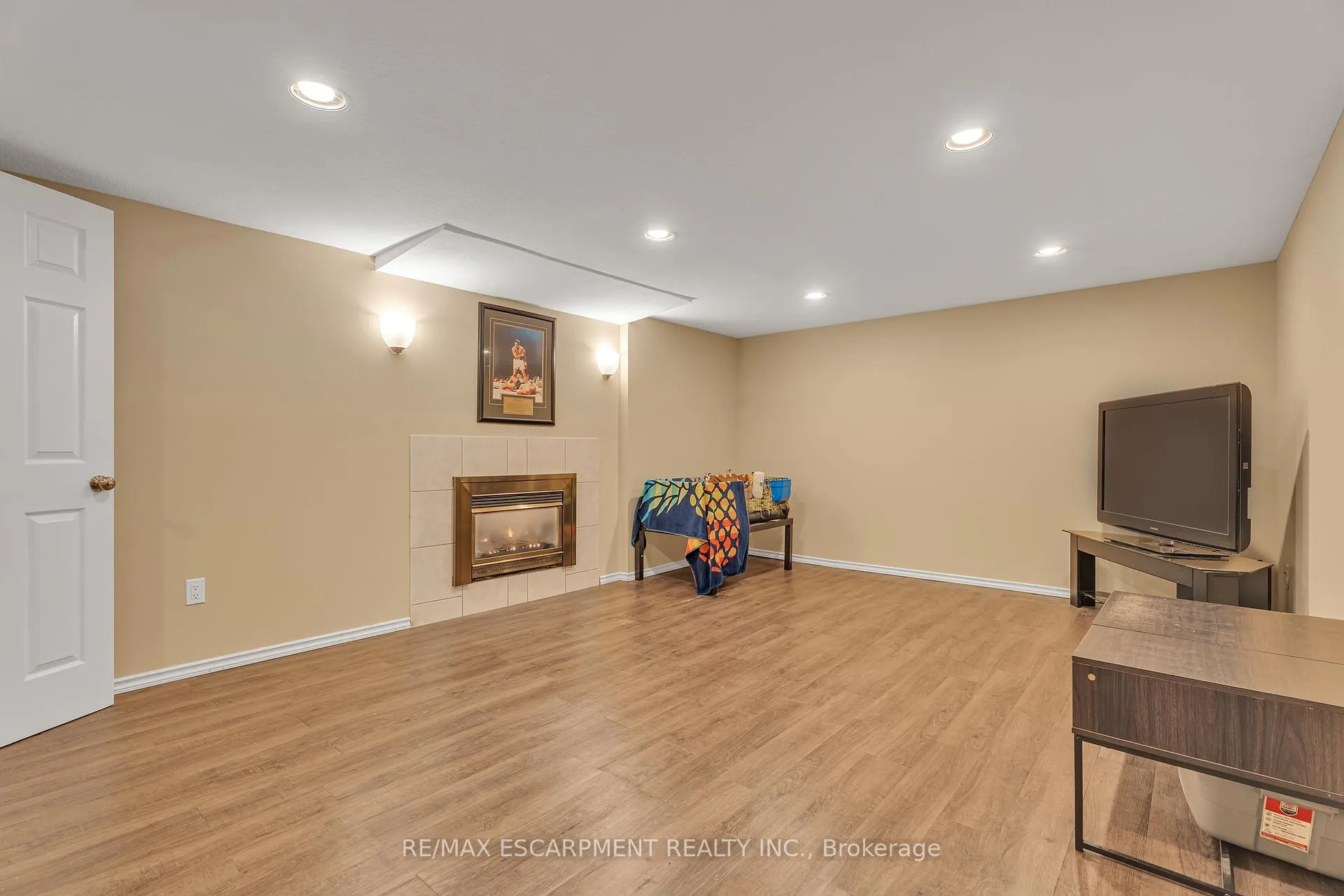 Photo 36 of 2 Vinehill Drive, Hamilton, Stoney Creek — HOMEH
