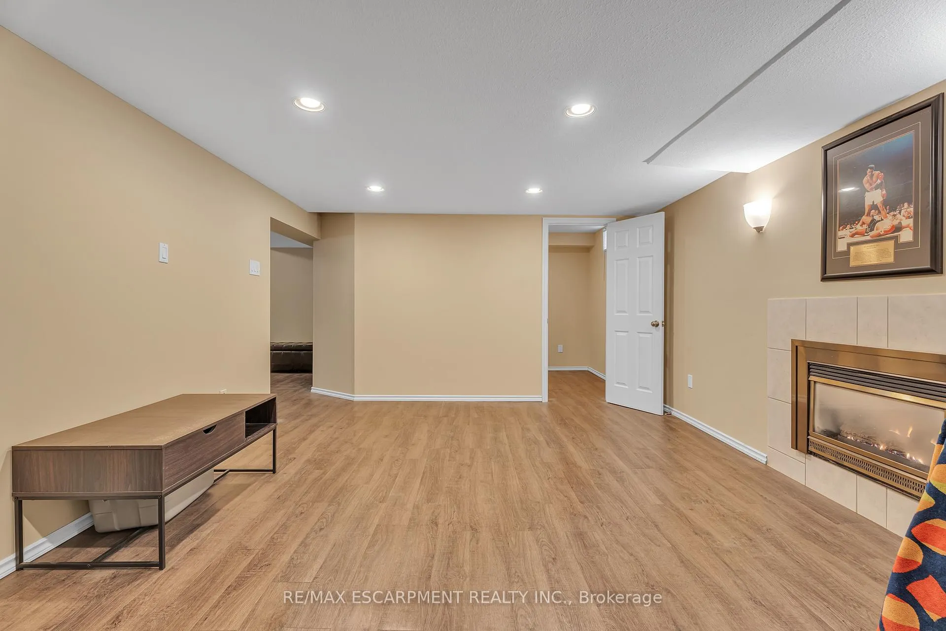 Photo 37 of 2 Vinehill Drive, Hamilton, Stoney Creek — HOMEH