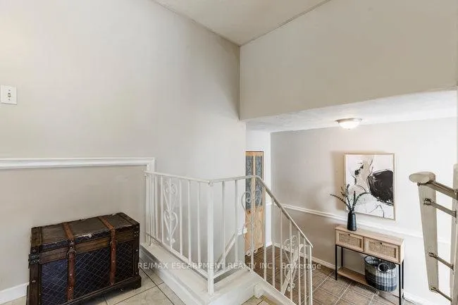 Photo 10 of 45 Fonthill Road, Hamilton, Fessenden — HOMEH