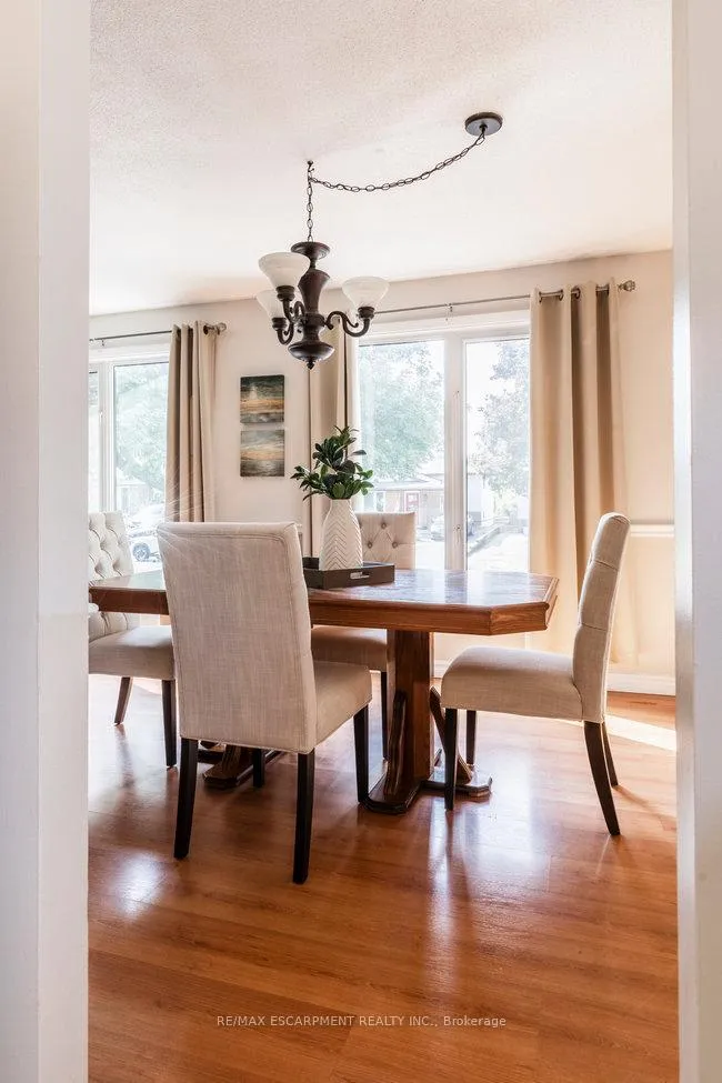 Photo 19 of 45 Fonthill Road, Hamilton, Fessenden — HOMEH