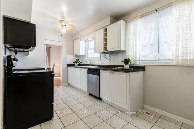 Photo 23 of 45 Fonthill Road, Hamilton, Fessenden — HOMEH