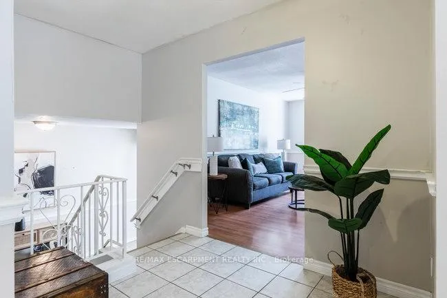 Photo 24 of 45 Fonthill Road, Hamilton, Fessenden — HOMEH
