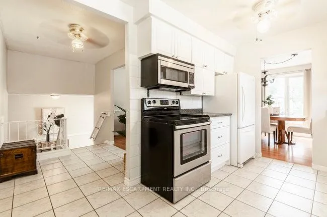 Photo 25 of 45 Fonthill Road, Hamilton, Fessenden — HOMEH