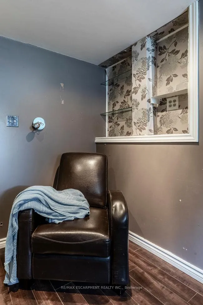Photo 42 of 45 Fonthill Road, Hamilton, Fessenden — HOMEH