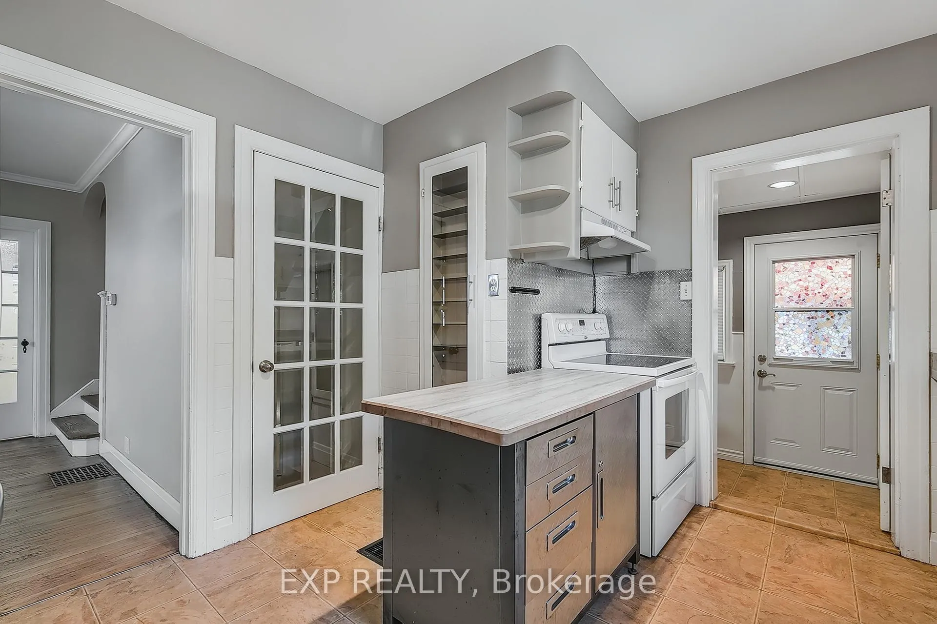 Photo 12 of 29 Devitt Avenue N, Waterloo — HOMEH