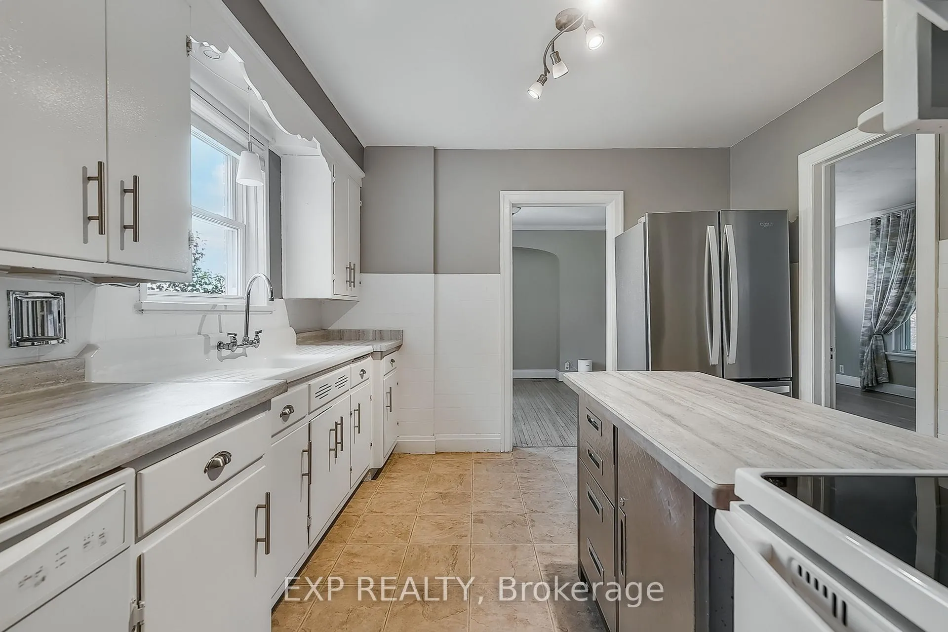 Photo 13 of 29 Devitt Avenue N, Waterloo — HOMEH