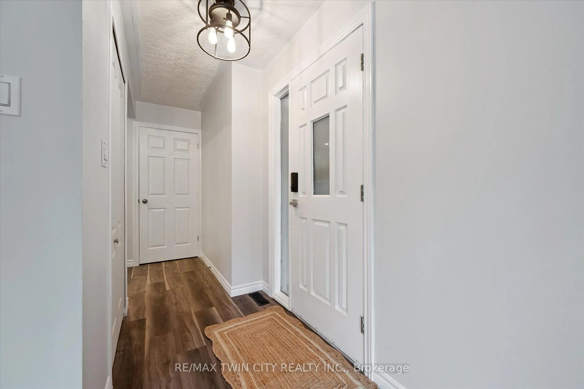 Photo 3 of 191 Silver Aspen Crescent, Kitchener — HOMEH