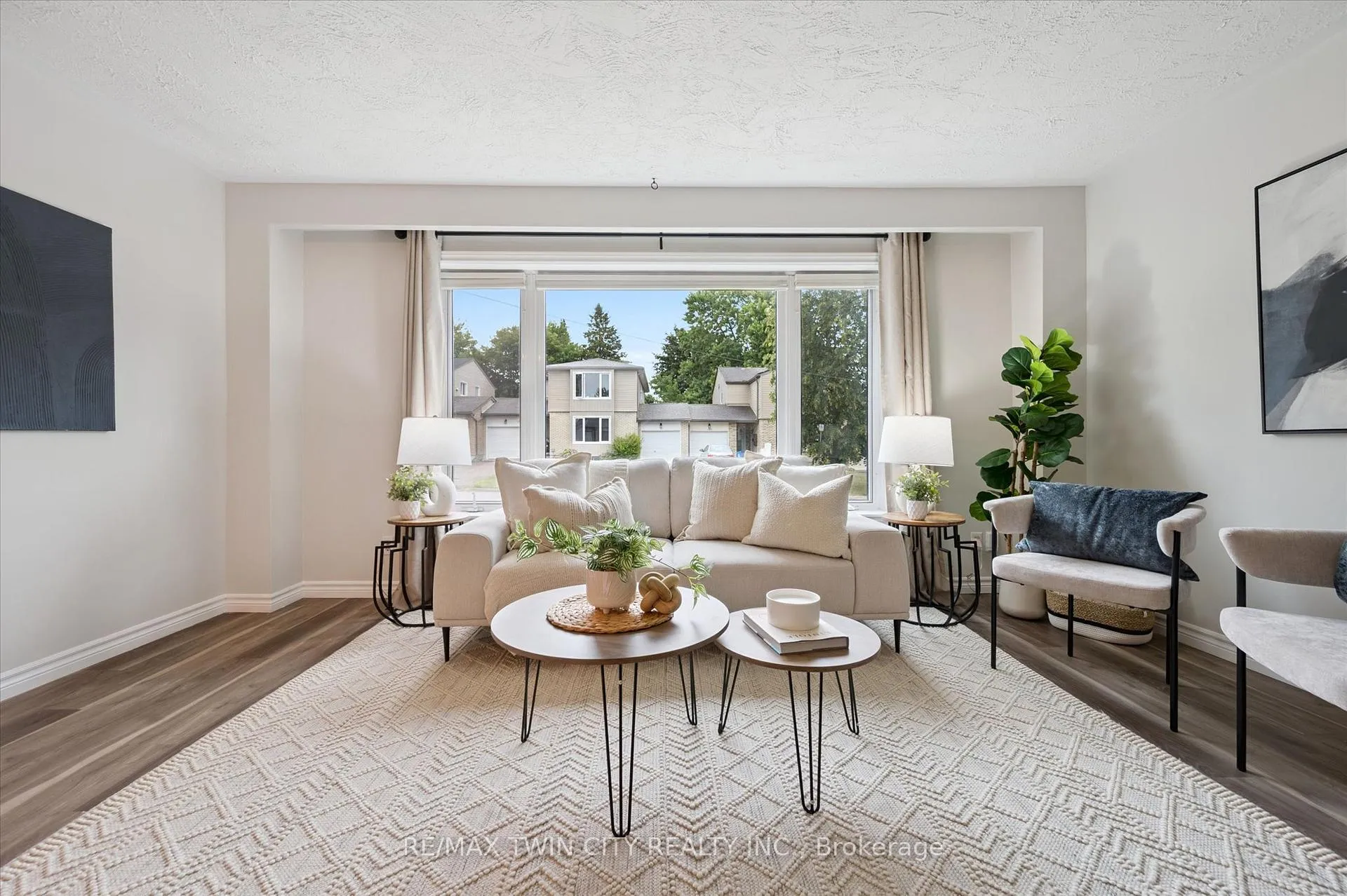 Photo 5 of 191 Silver Aspen Crescent, Kitchener — HOMEH