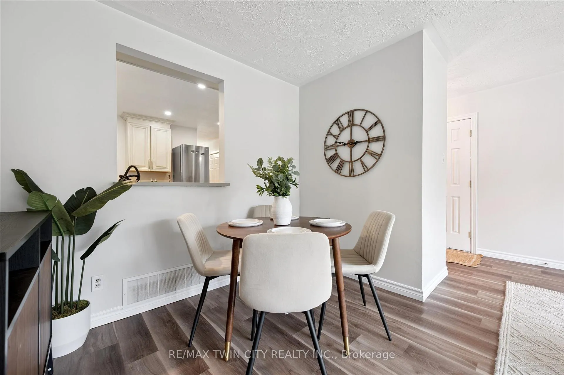 Photo 8 of 191 Silver Aspen Crescent, Kitchener — HOMEH