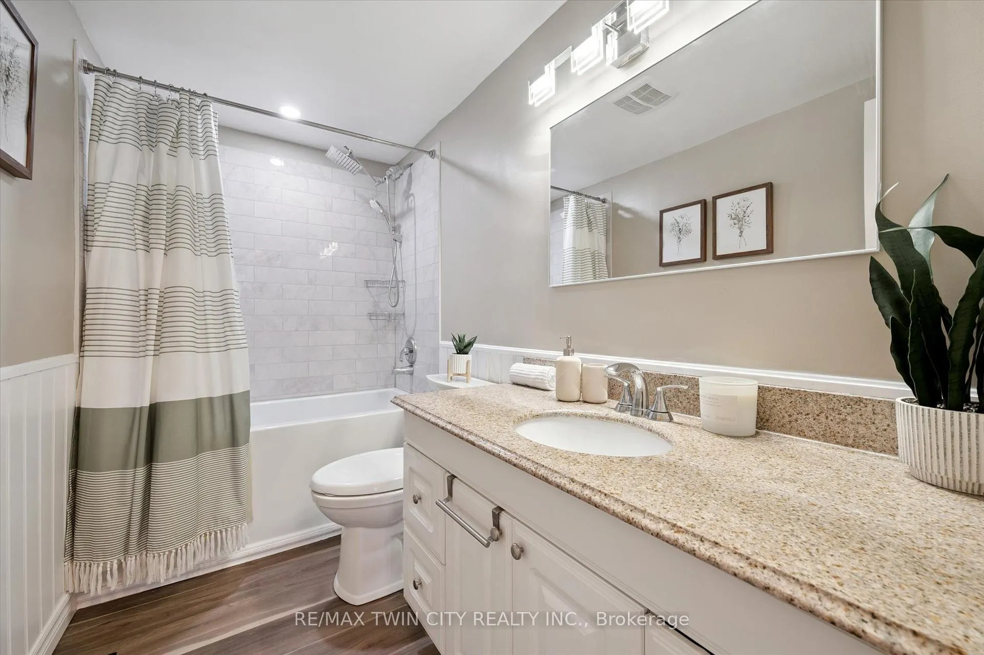 Photo 12 of 191 Silver Aspen Crescent, Kitchener — HOMEH