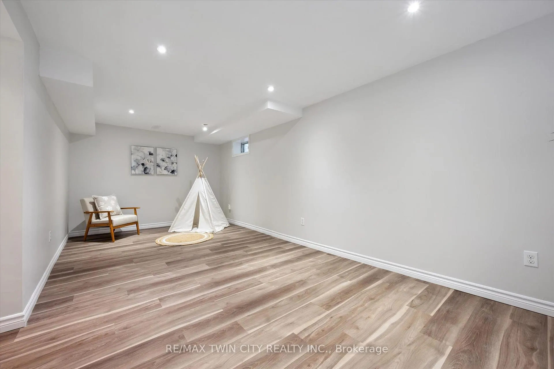 Photo 20 of 191 Silver Aspen Crescent, Kitchener — HOMEH