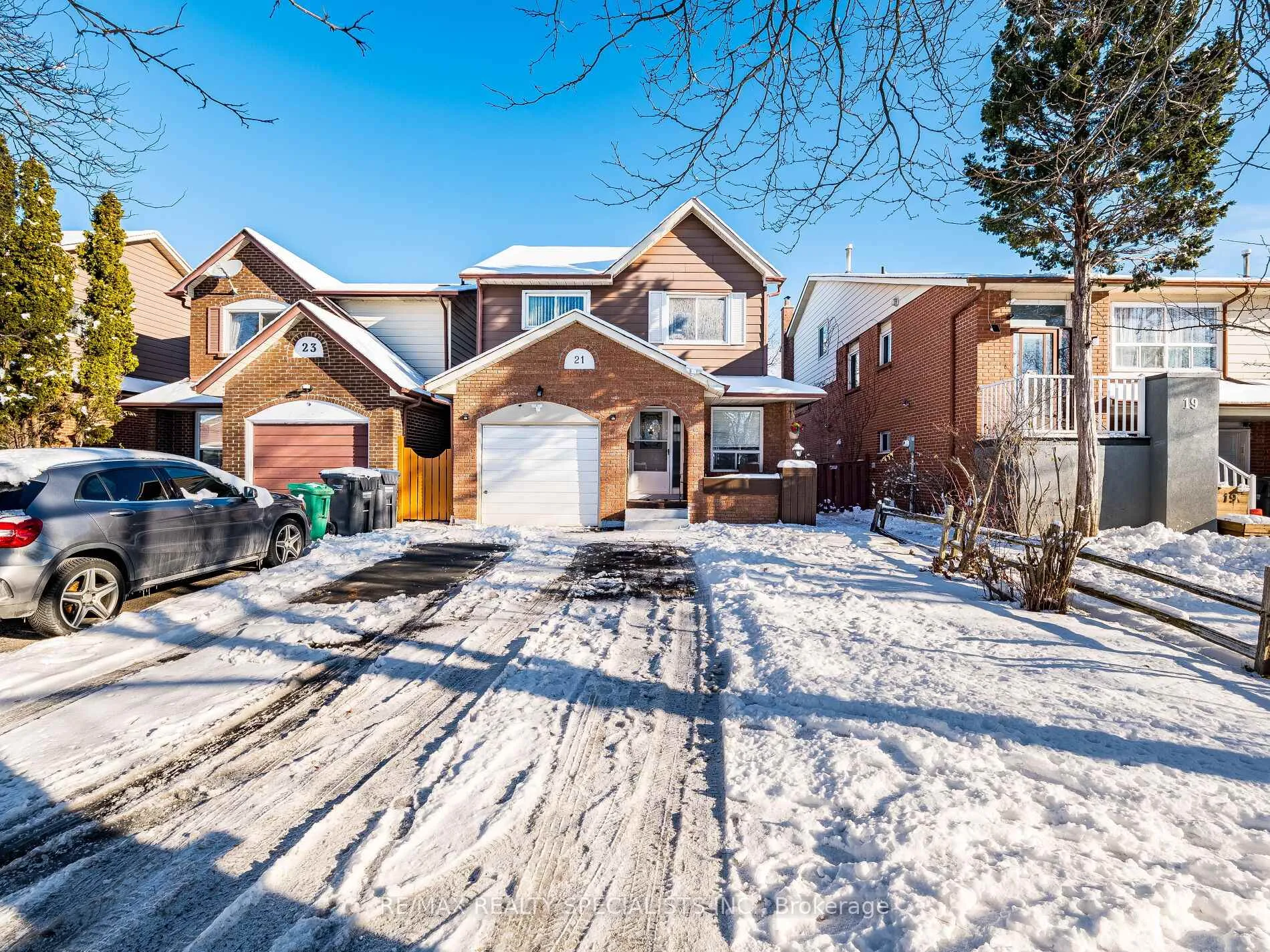 Photo 1 of 21 Foxacre Row, Brampton, Madoc — HOMEH